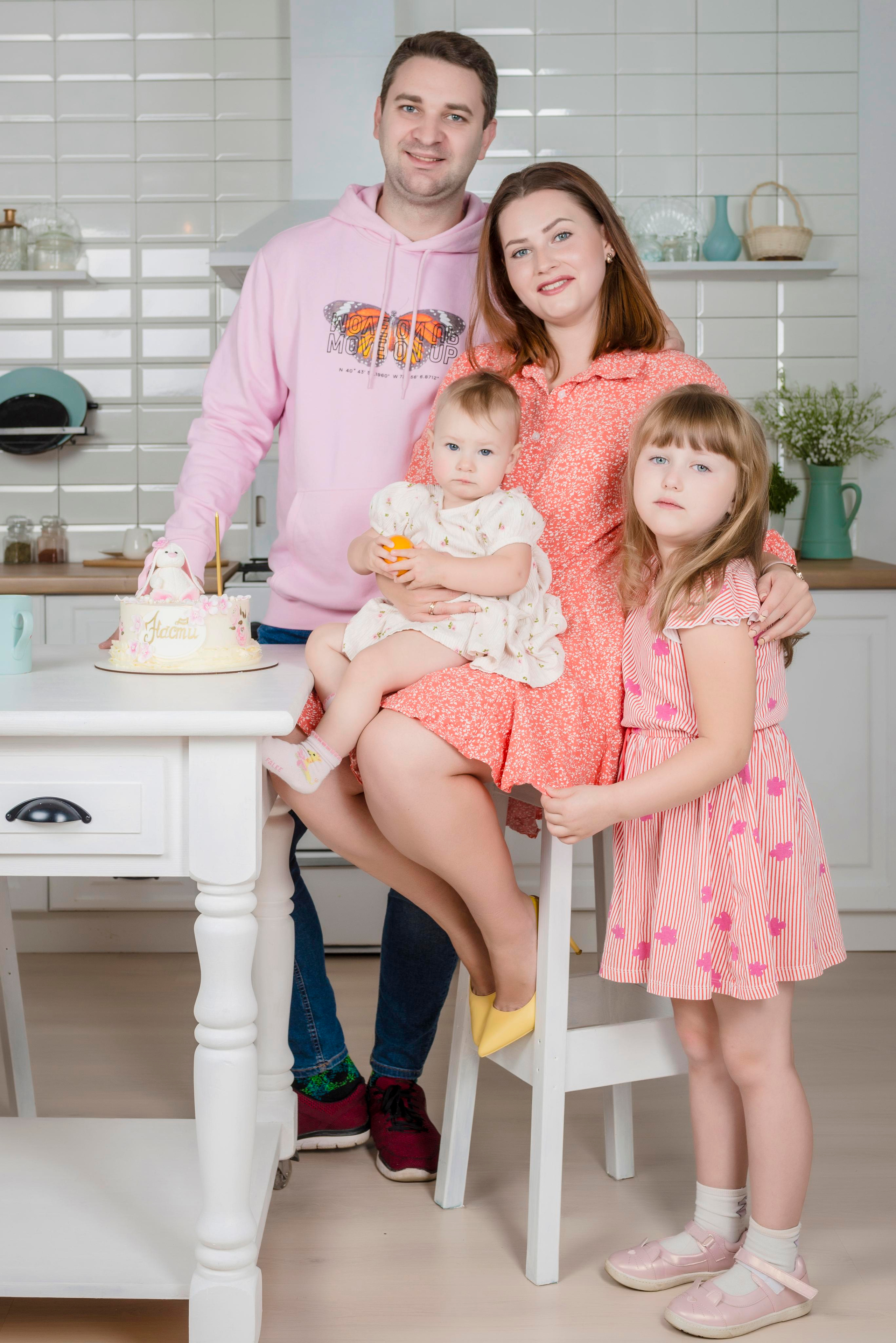 Студийный портрет семьи Третьяковых. Studio Blenda. Фотограф Платон Македонский