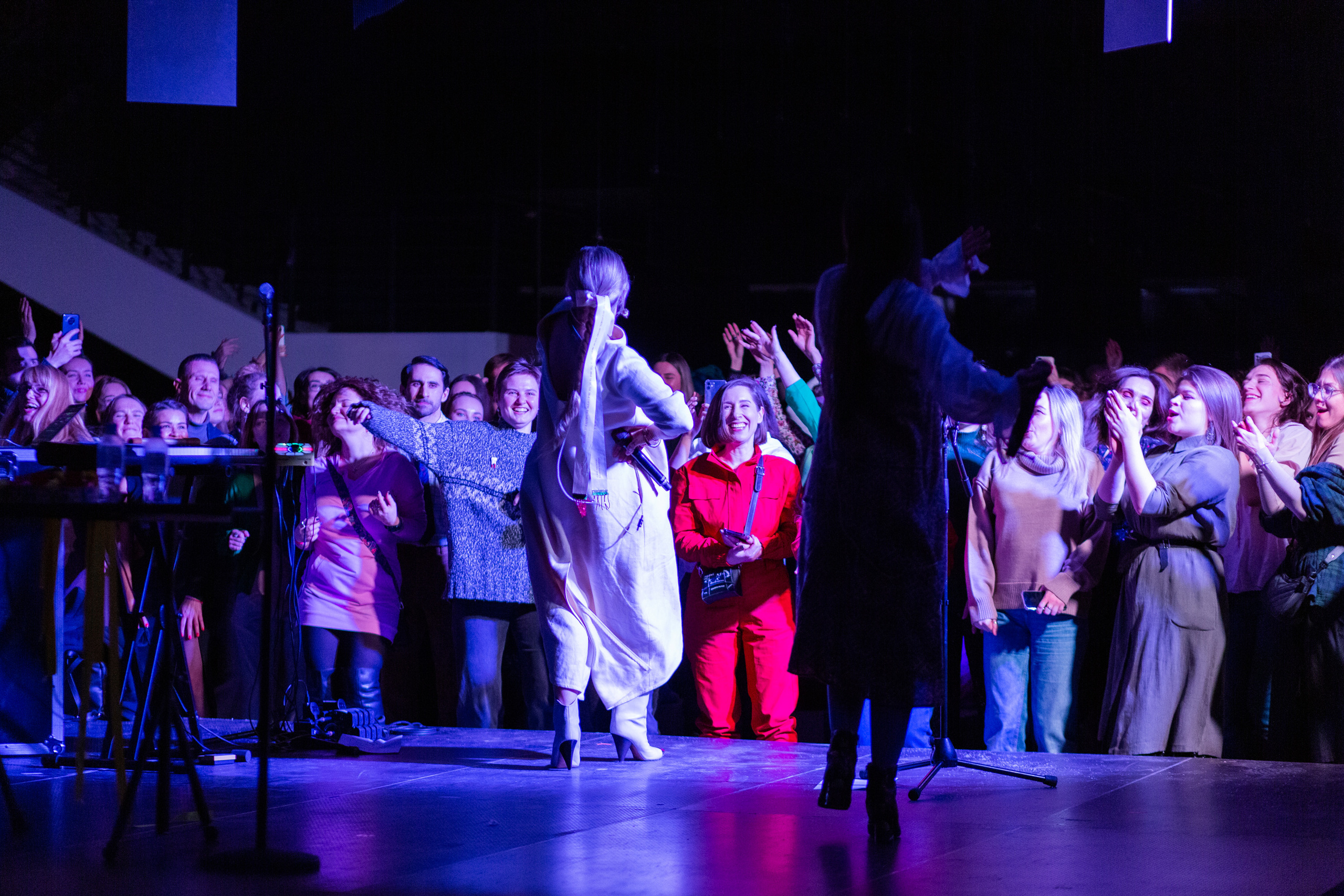 Портретный фотограф, свадебный фотограф, студийный фотограф, фотосессия Love Story, концертный фотограф, репортажный фотограф, коммерческий фотограф, фешн фотограф, международный фотограф, предметный фотограф