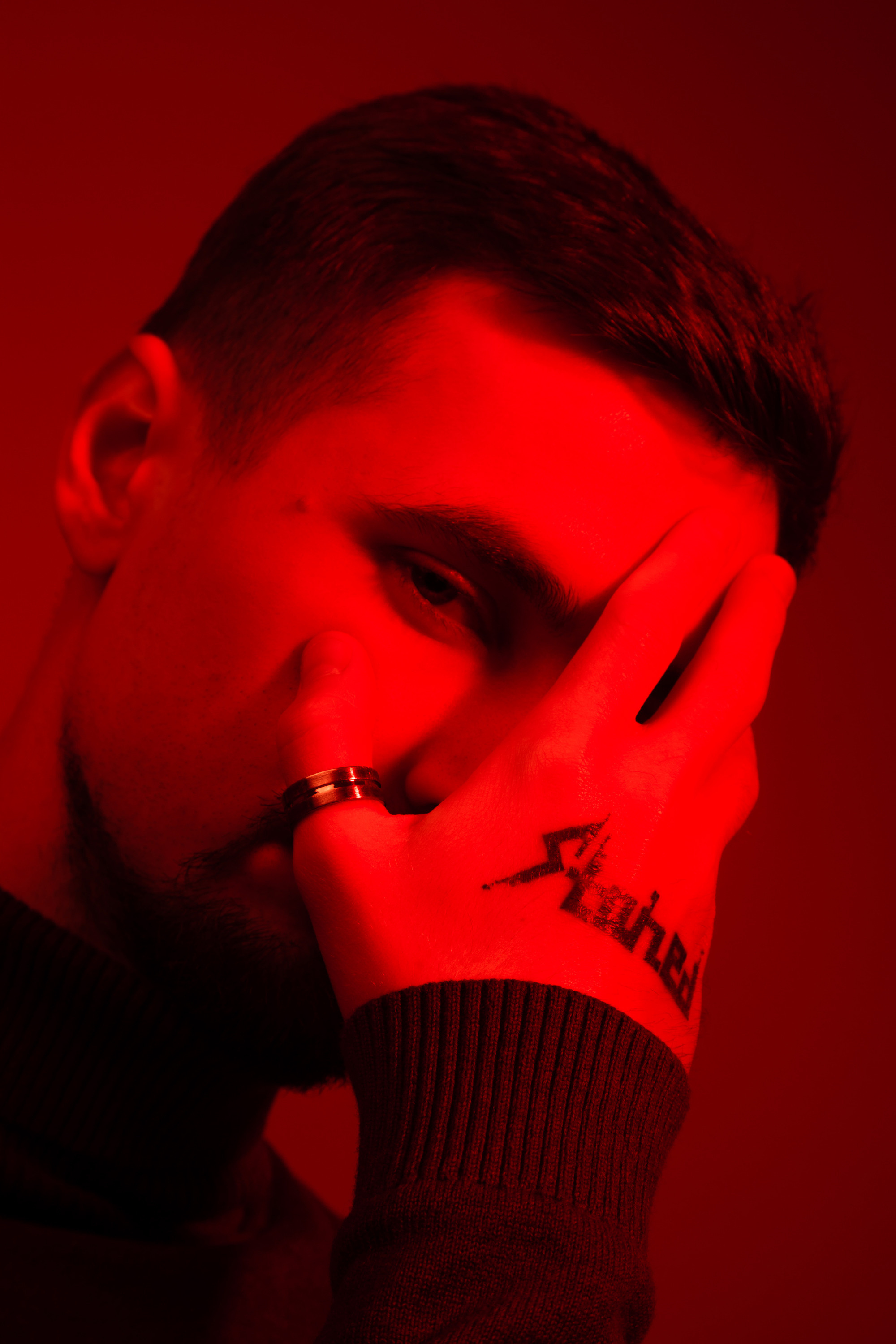 Портретный фотограф, свадебный фотограф, студийный фотограф, фотосессия Love Story, концертный фотограф, репортажный фотограф, коммерческий фотограф, фешн фотограф, международный фотограф, предметный фотограф