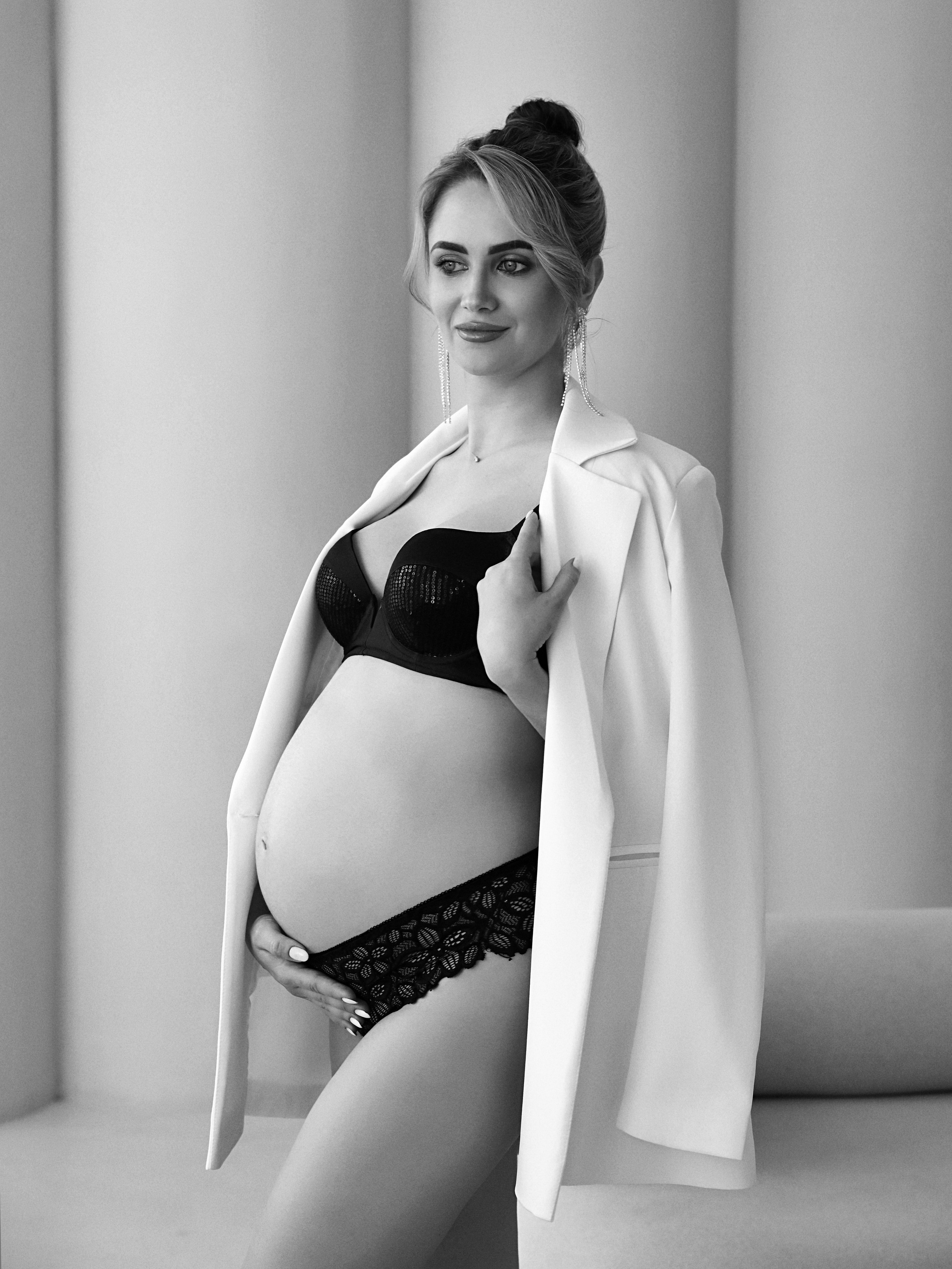 Фото беременной девушки в белье