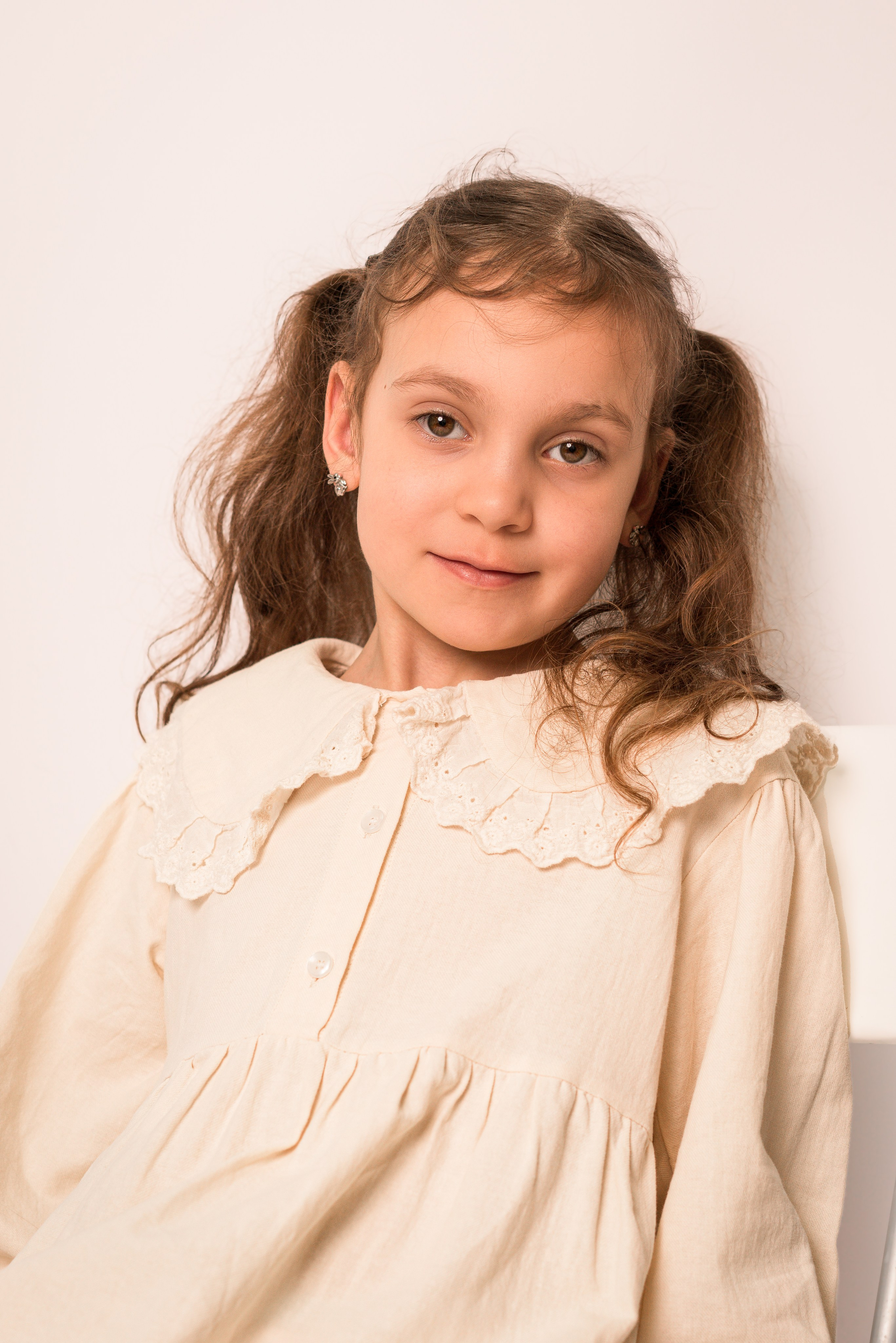 Детский сад, портреты белый фон. Фотограф Шунова Саша