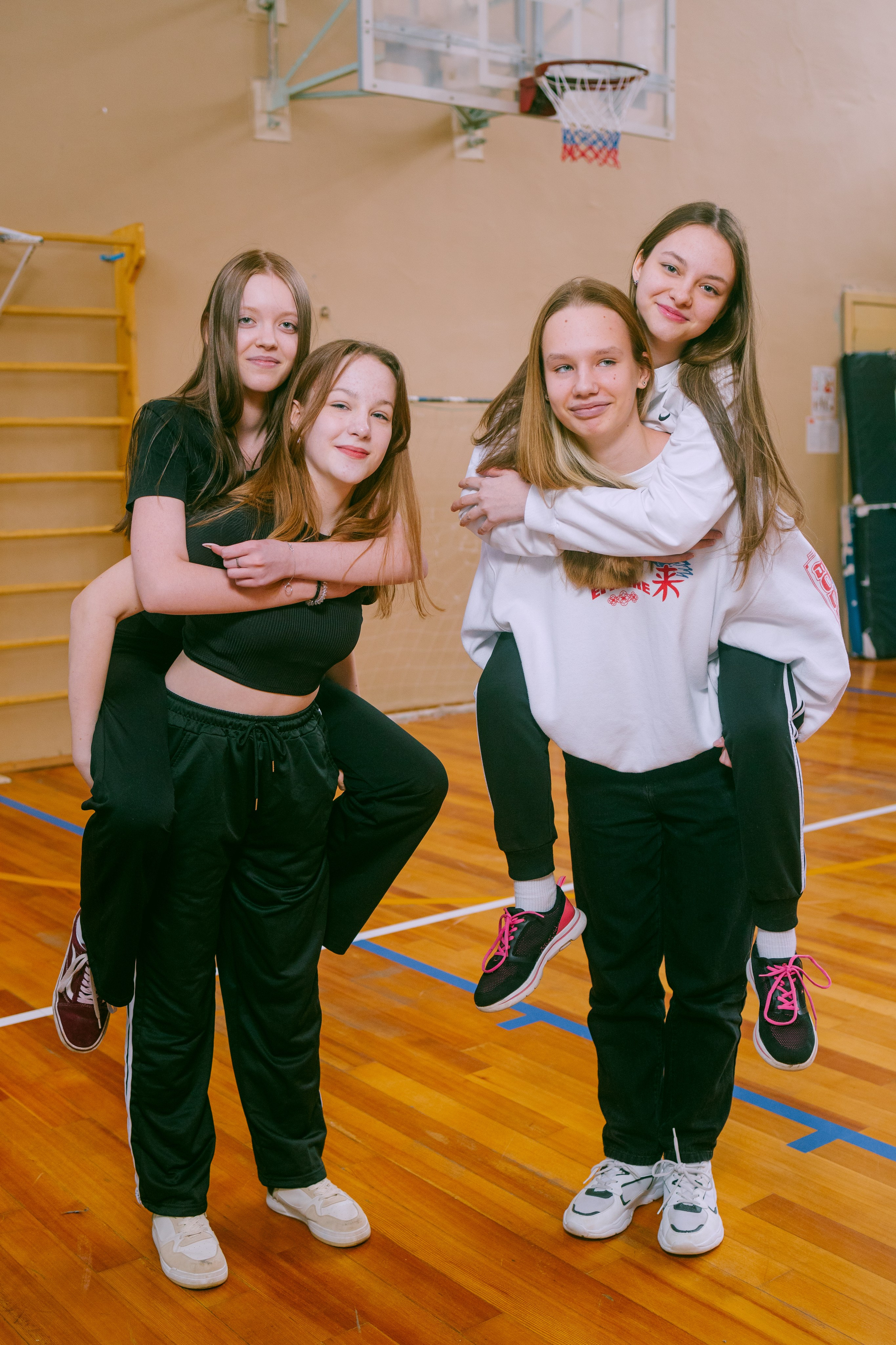 Групповая фотосессия 9 класса для альбома. Выпускные альбомы в Серпухове