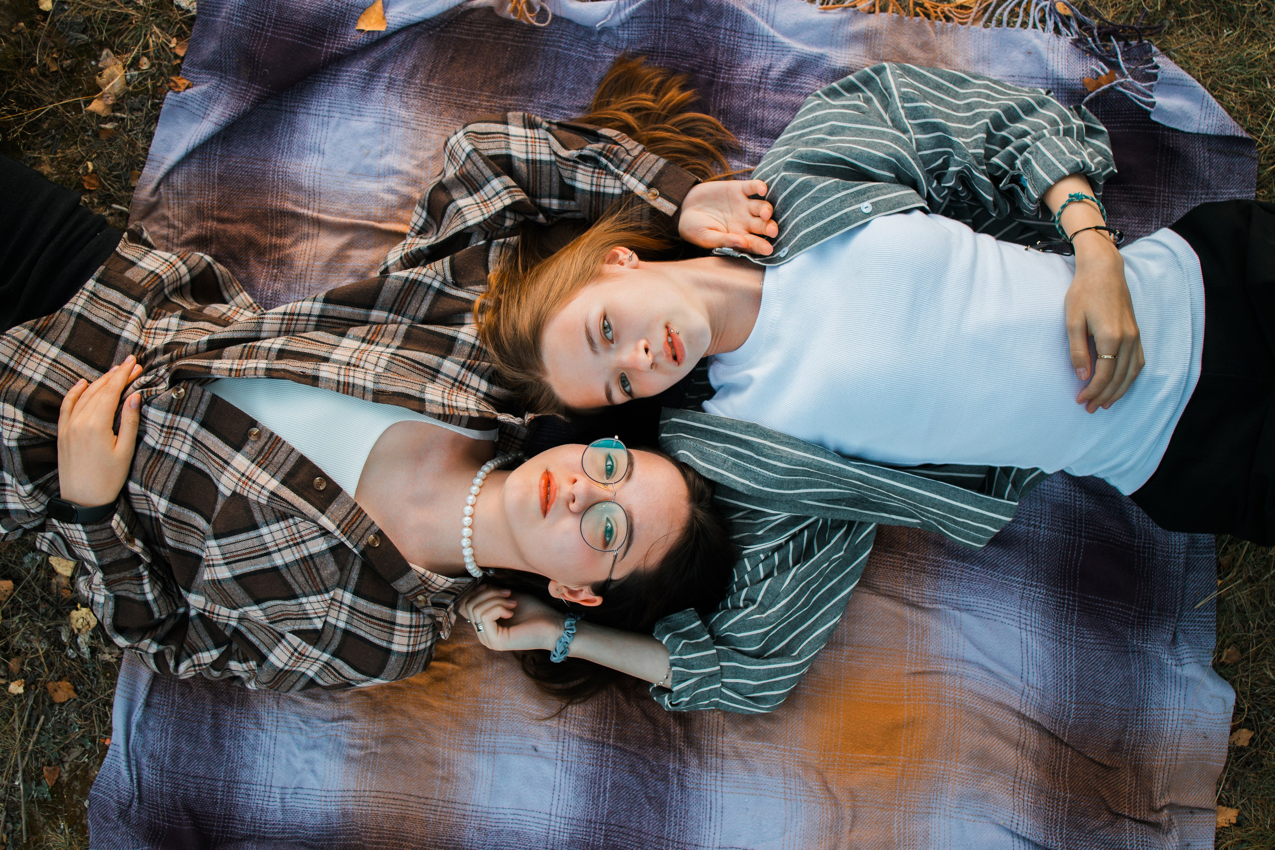 Осенняя фотосессия для выпускных альбомов 11 классов в Тарусе 2025 год. Выпускные альбомы в Серпухове