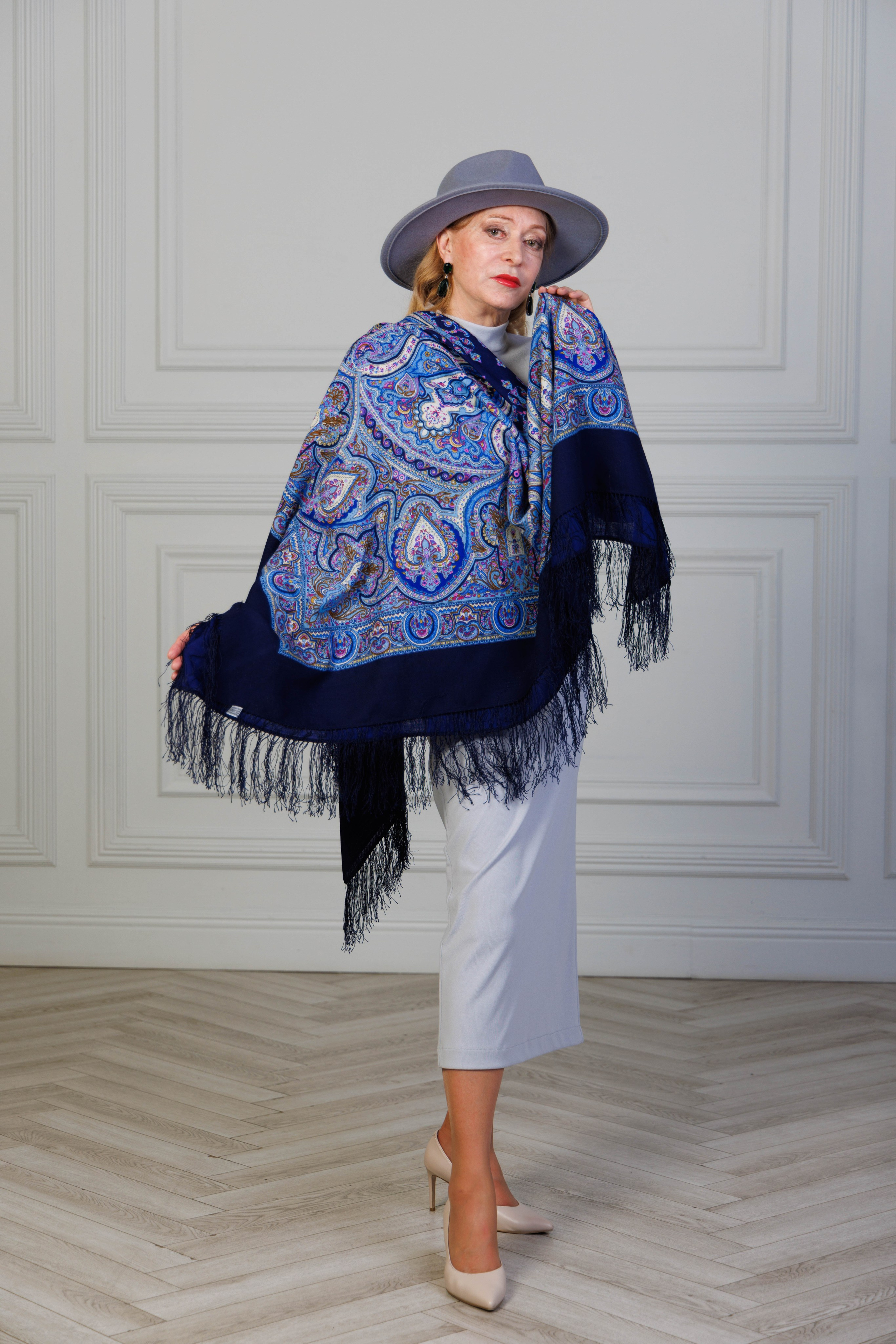 Фотосессия для аукциона, 2025. Коллекционер и искусствовед Олеся Ястребова