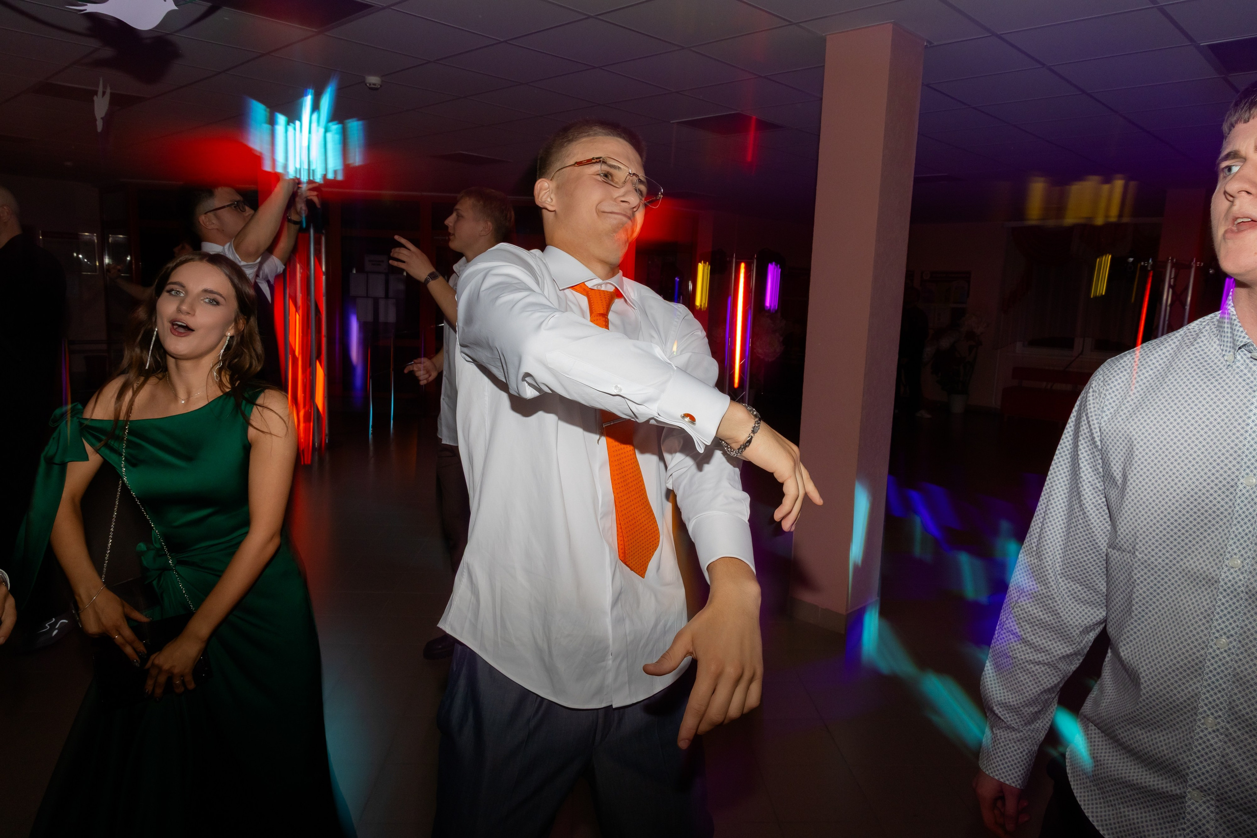 Школьный выпускной 2025 год в Минске, Беларуси. Свадебный фотограф в Минске/Беларуси Сергей Спиридонов