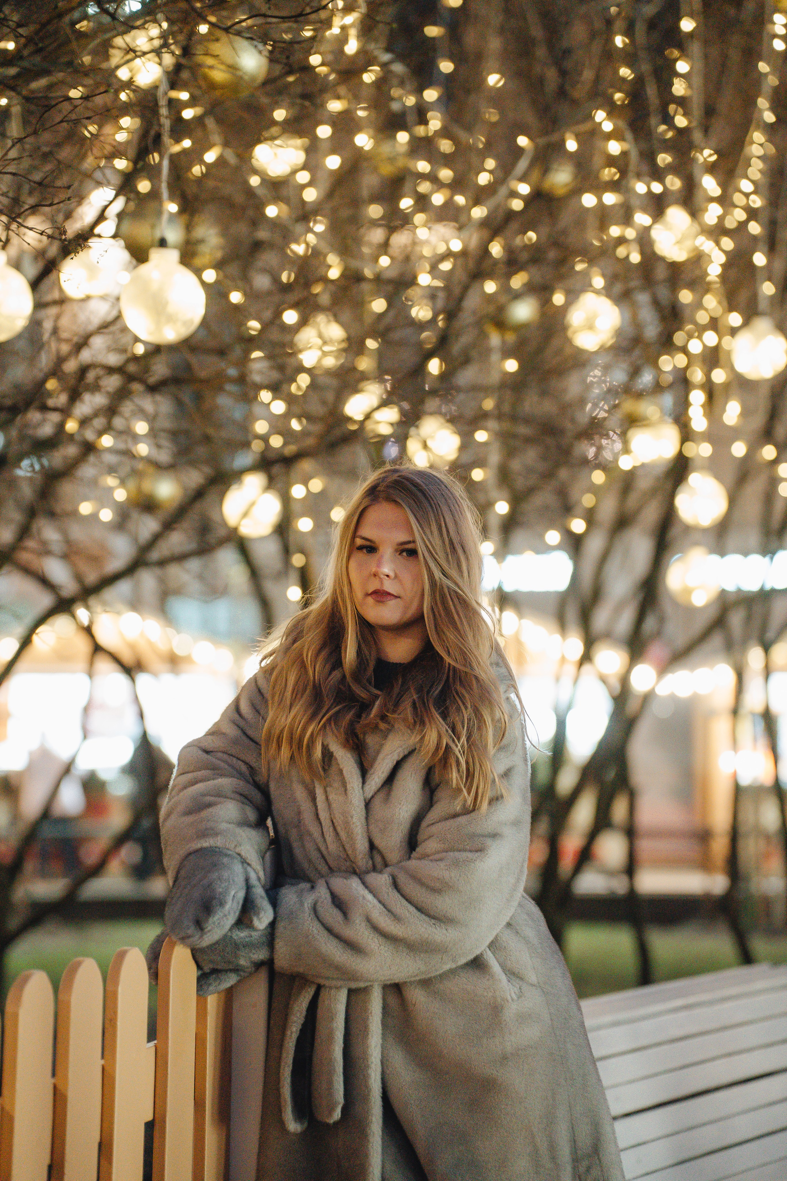 ПРОГУЛКА НА МАНЕЖНОЙ ПЛОЩАДИ ДЛЯ ДЕВУШКИ ПЕРЕД НОВЫМ ГОДОМ (НОВОГОДНЯЯ ФОТОСЕССИИЯ НА МАНЕЖНОЙ ПЛОЩАДИ). Профессиональный фотограф, Санкт-Петербург — Виктория Богомолова