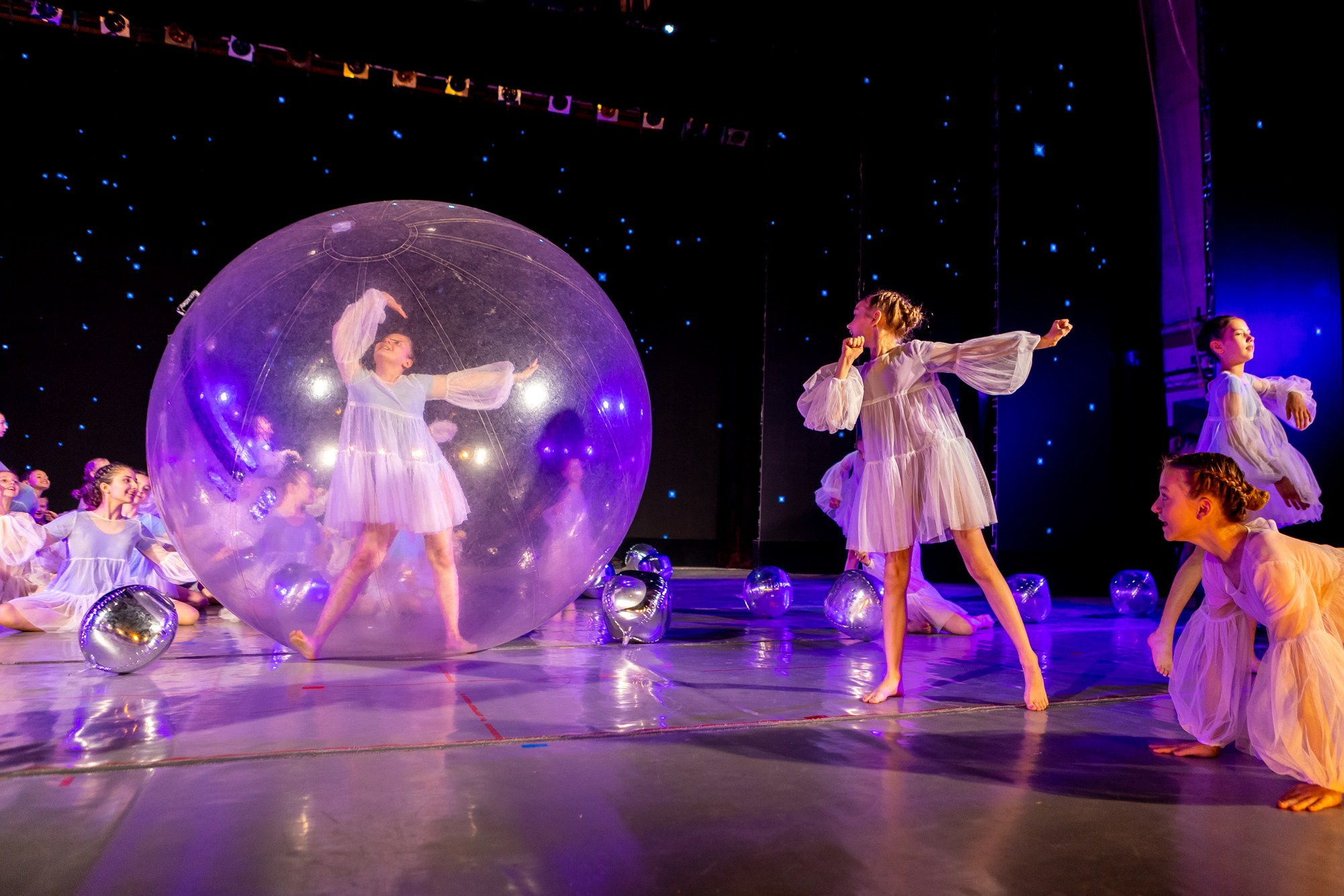 Отчетный концерт Заслуженного коллектива РФ «Жемчужинка» в Оренбурге, ДК «Россия», 2025 г. Фотограф в Оренбурге. Профессиональный фотограф