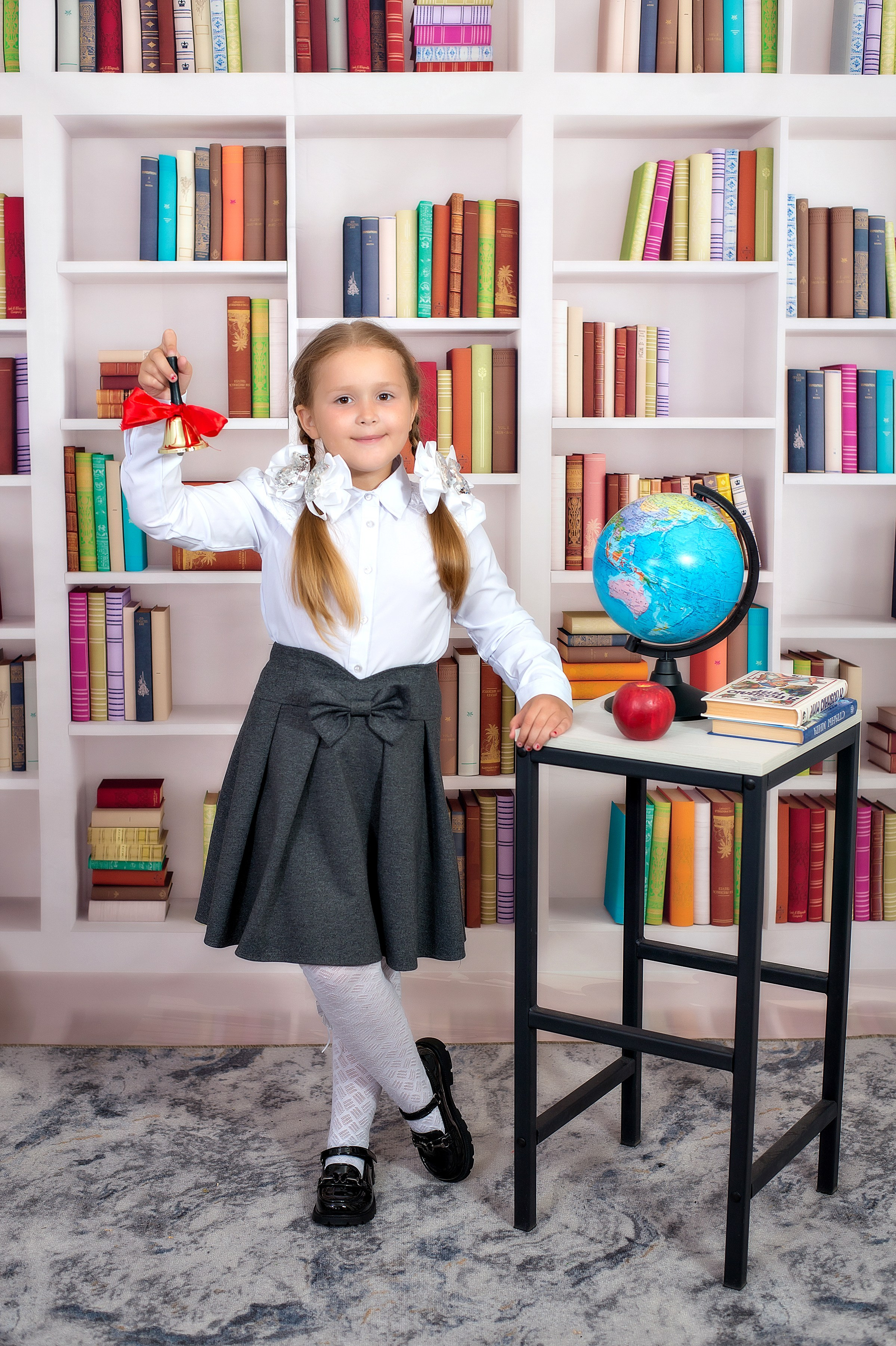 «Здравствуй школа». Выпускные альбомы в Тутаеве.Захарова Лариса