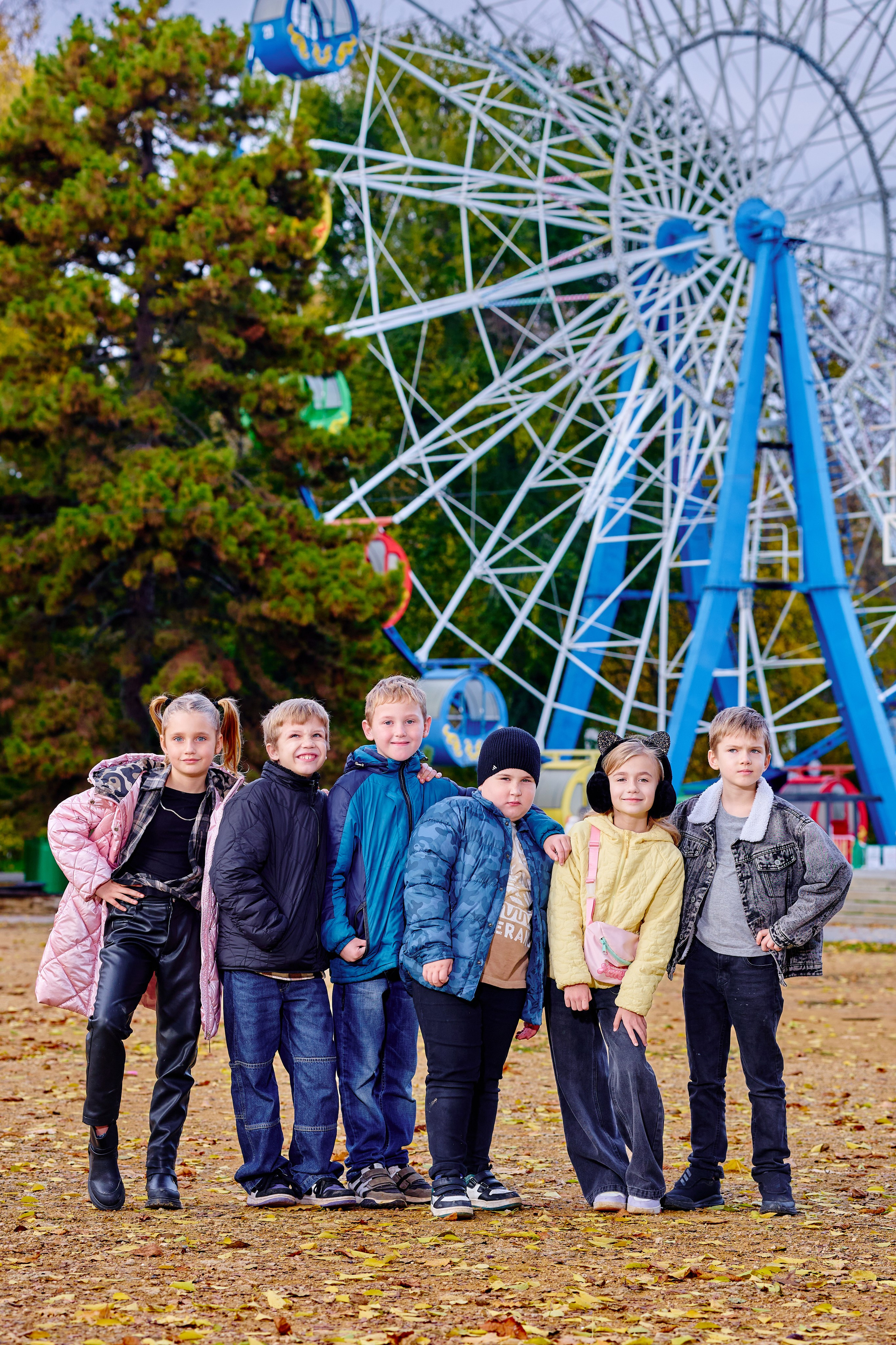 Прогулка в парке классом. Фотограф Выпускные альбомы Таганрог Сергей Коробченко