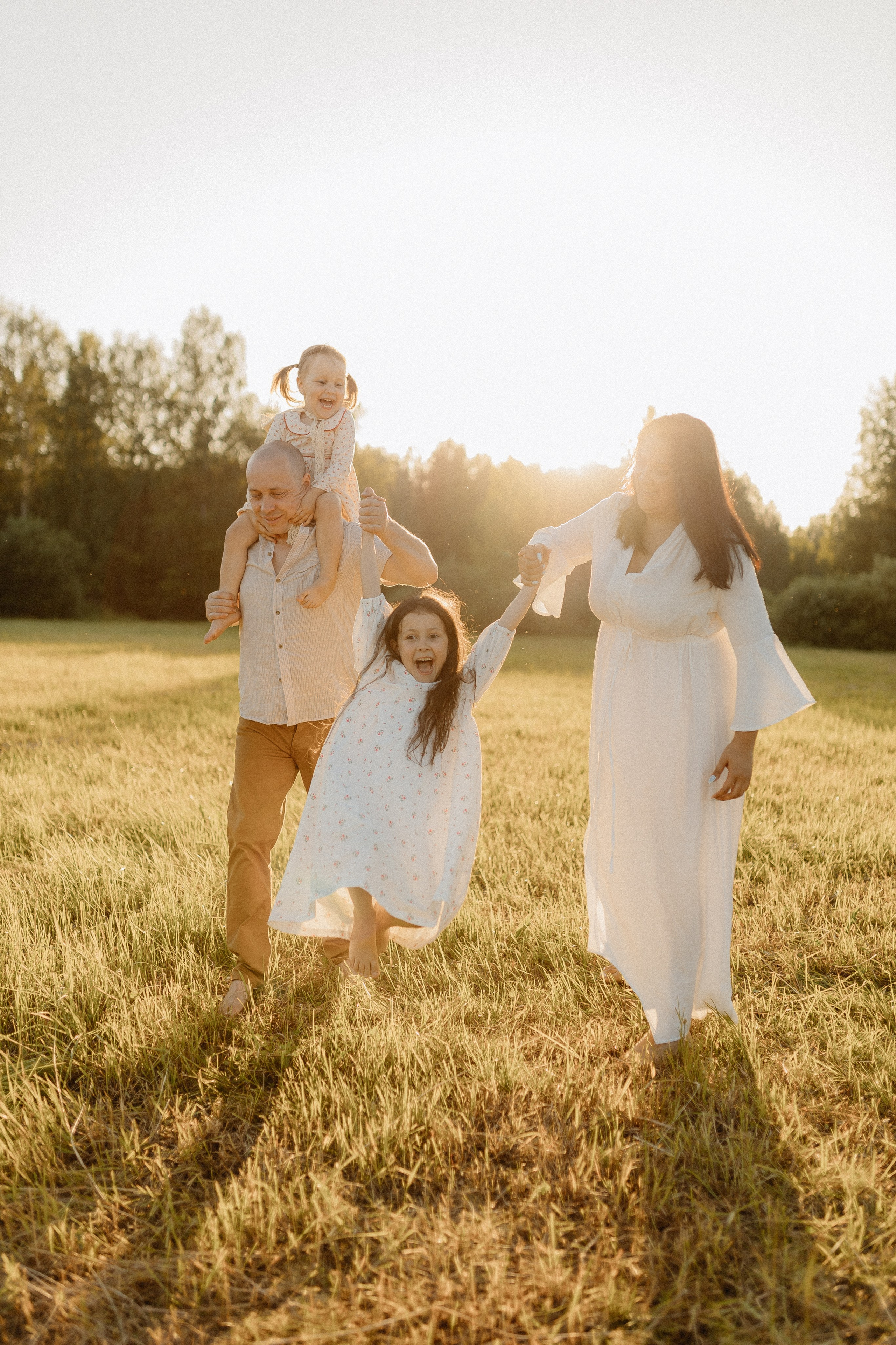 Семейная фотосессия с усатым любимцем. Главная