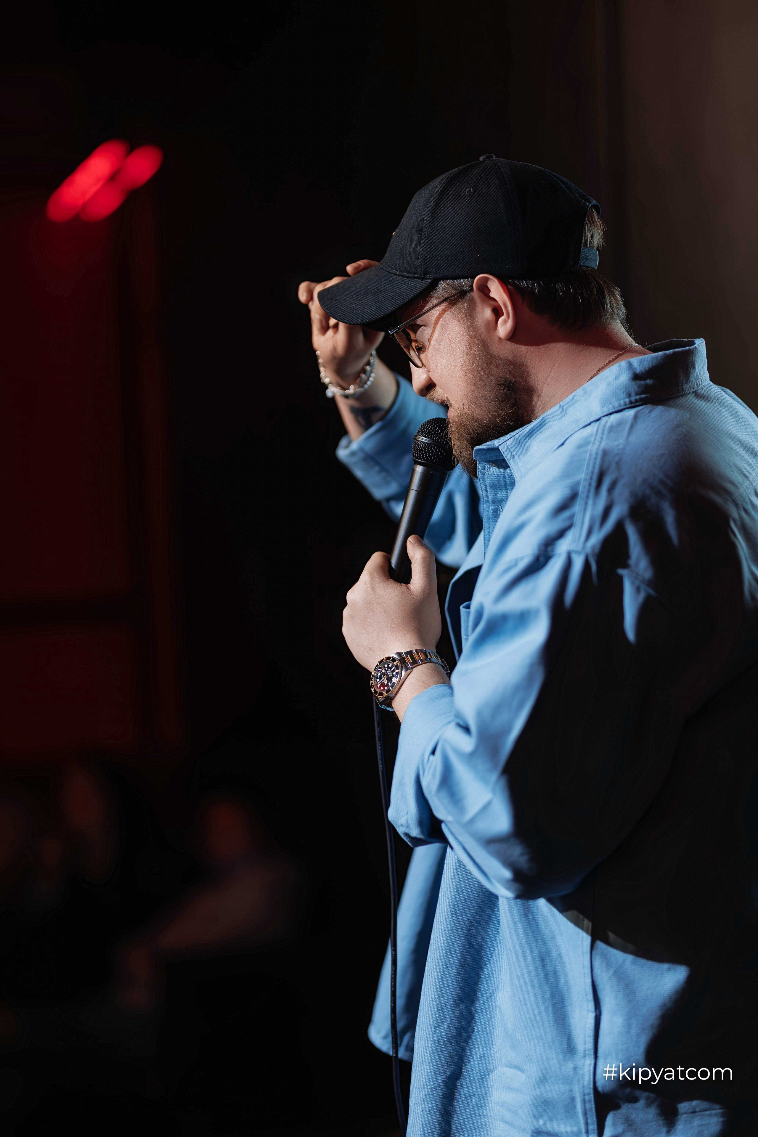 Сольный стендап концерт Александра Меркуль