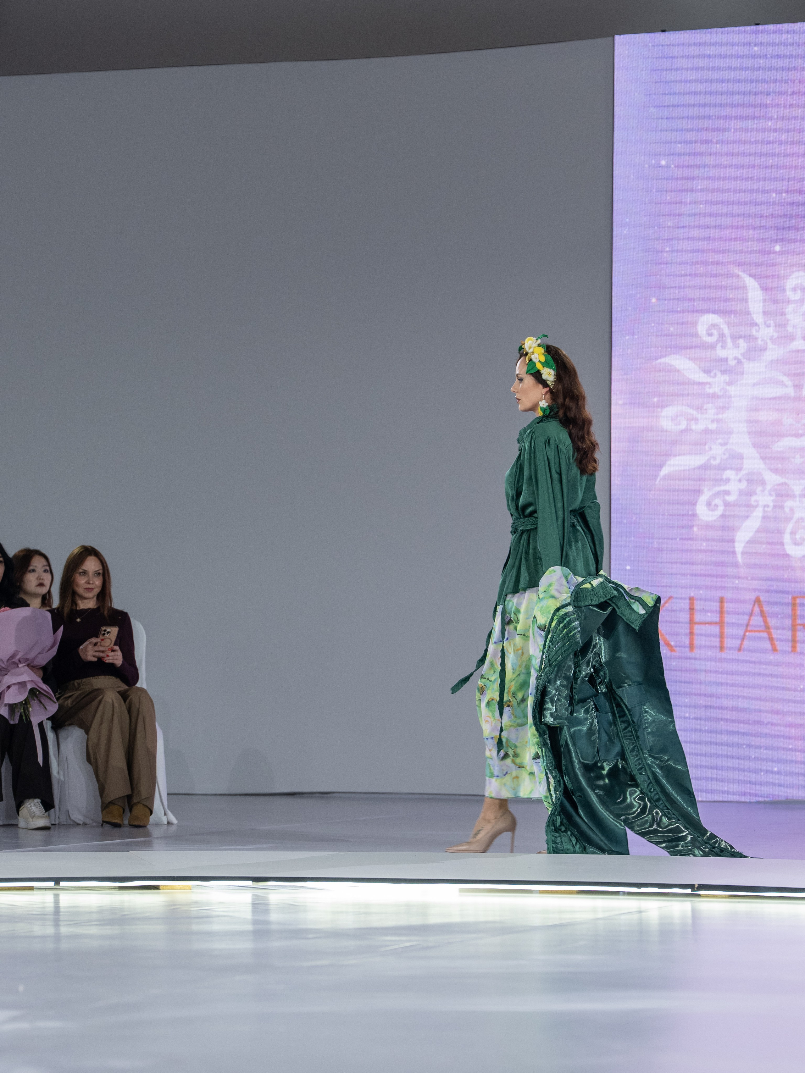 Дизайнер Kharchi. Сайт Алматинского НЮ АРТ, будуар и фэшн фотографа Дениса Карпенко