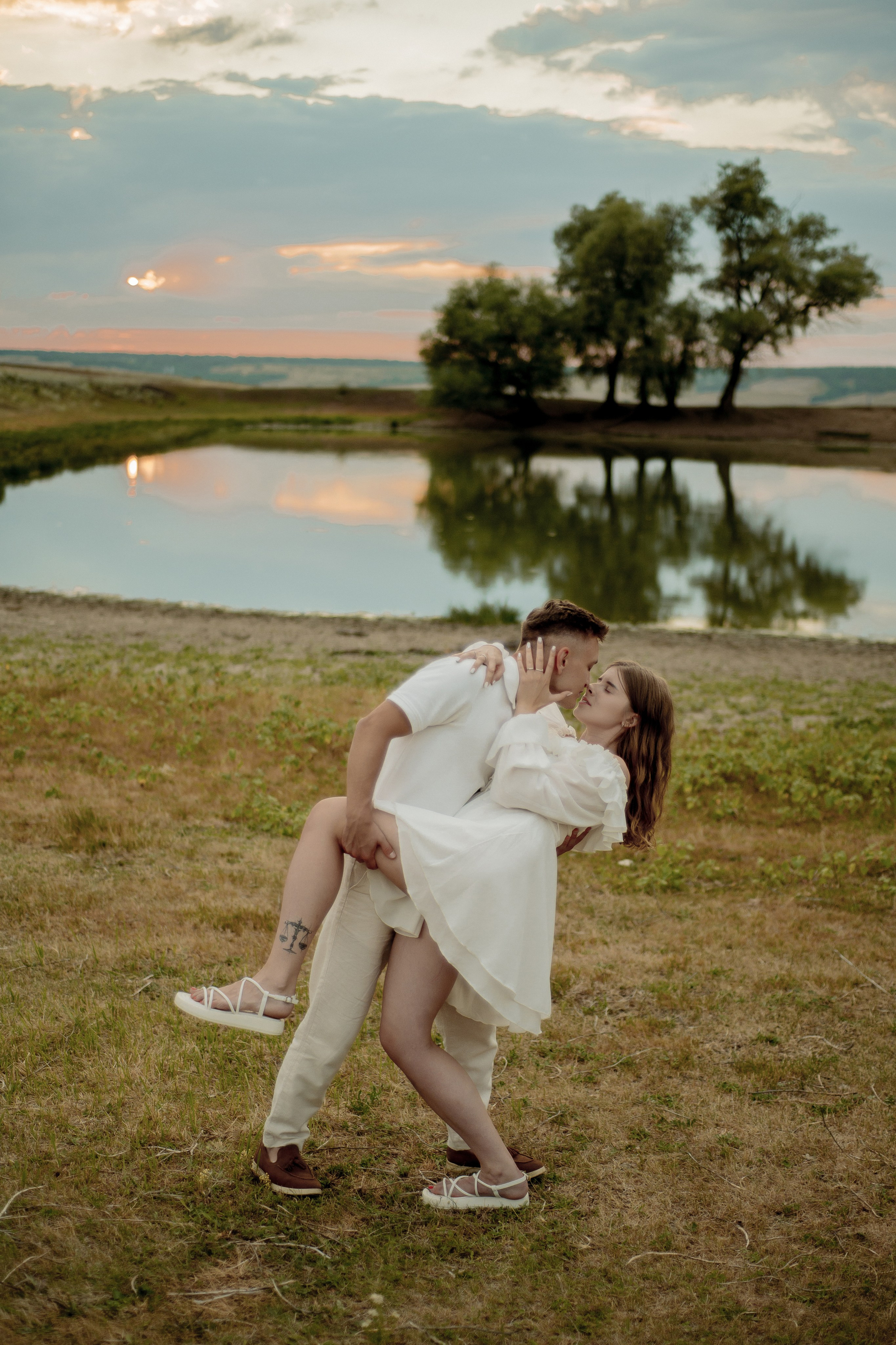 Любовь и желтые цветочки. Фотограф Мария Стрелкова