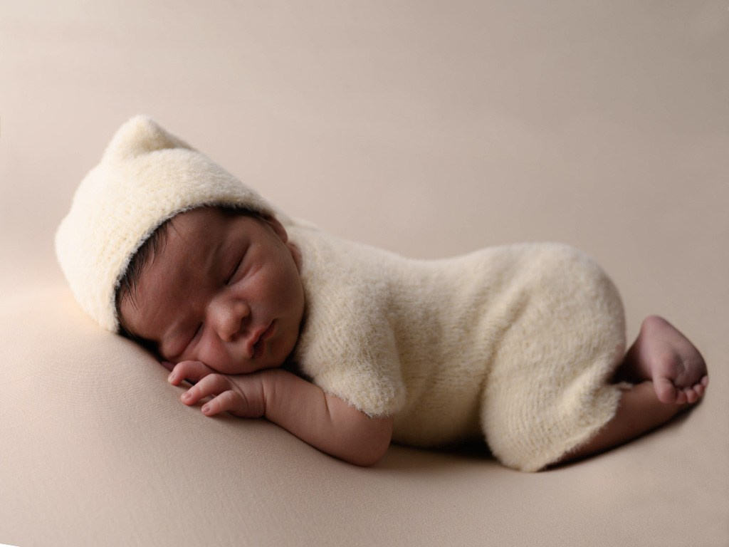 Фотография новорожденных Уссурийск. Рубрика авторская обработка ДО и После. Фотограф новорожденных (ньюборн) в г. Уссурийске Приморский край Ирина Губанова