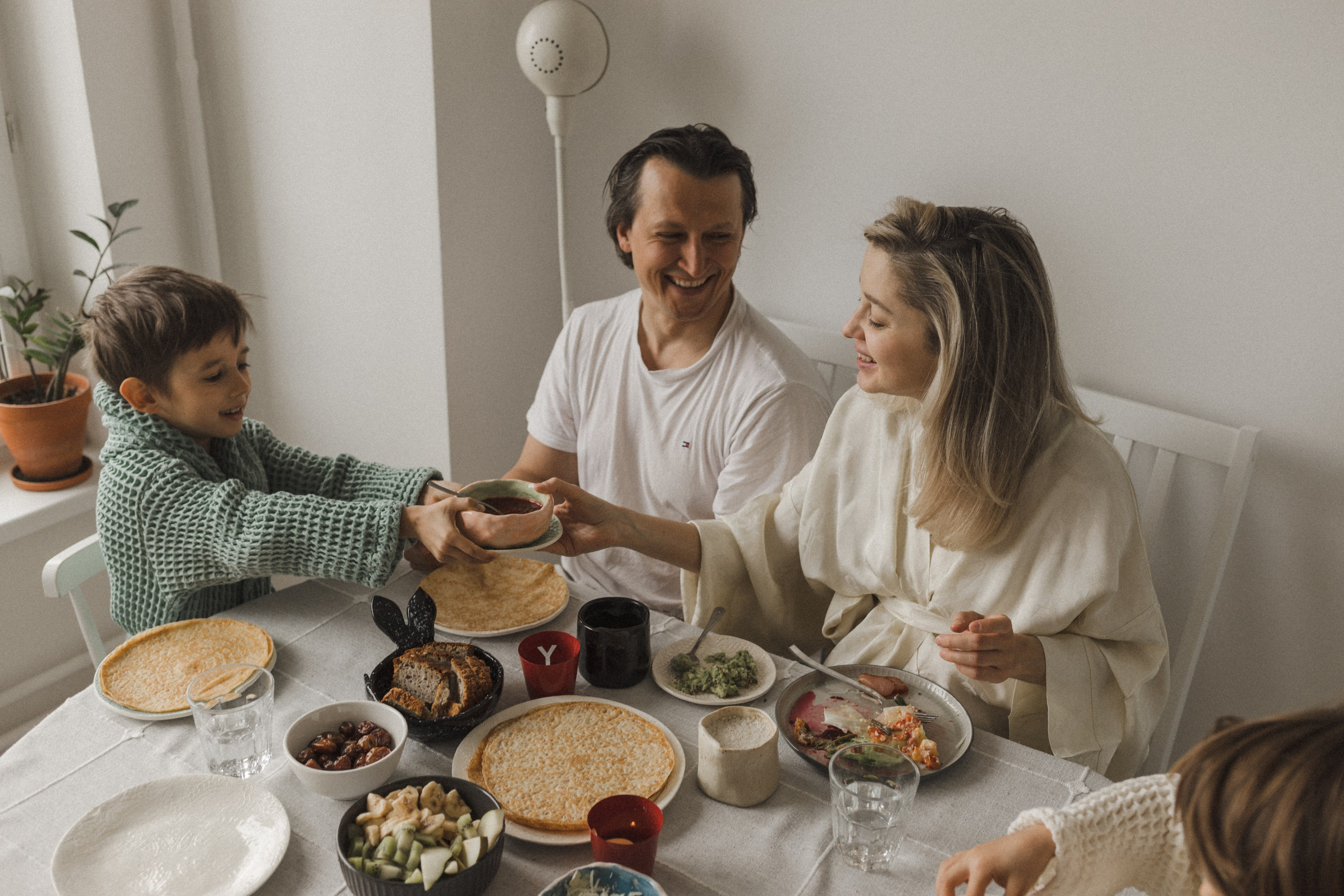 Катя, Паша, Валера и Родион ждут братика. Семейный фотограф в Москве