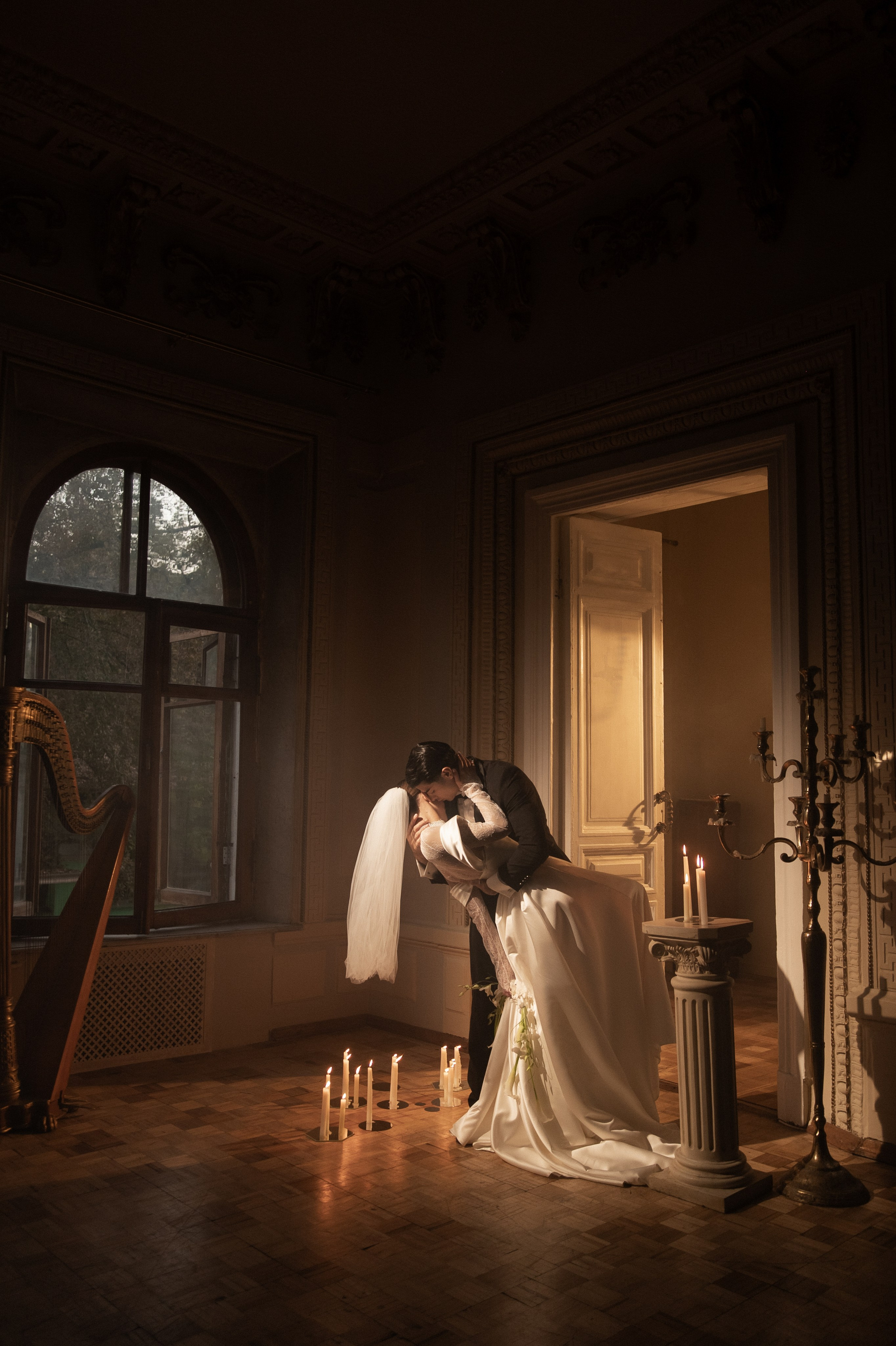 Камерный свадебный ужин при свечах в старинном особняке в фотостудии 21. Kult. Ярослава Ерина — свадебный фотограф в Москве