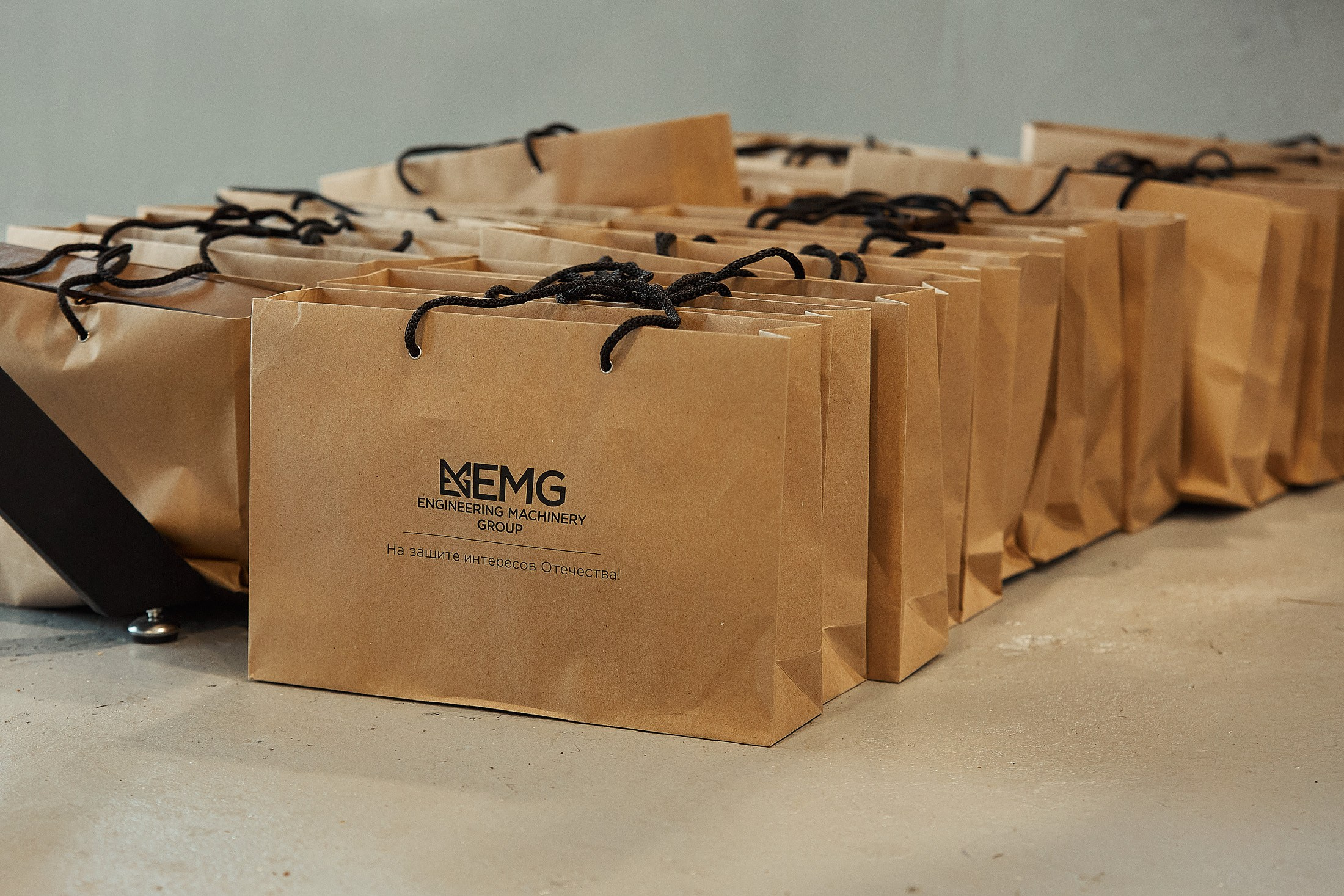 EMG / Международный форум / Презентация нового высокоточного станка. Антон Артюшин, портретный фотограф. Москва