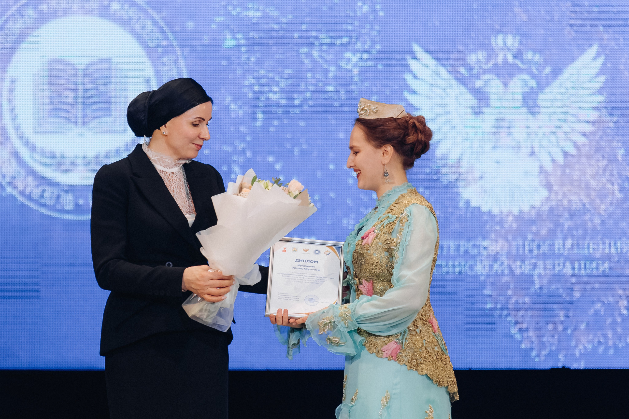 Лучший учитель родного языка и литературы 2025. Свадебный и семейный фотограф в Улан-Удэ