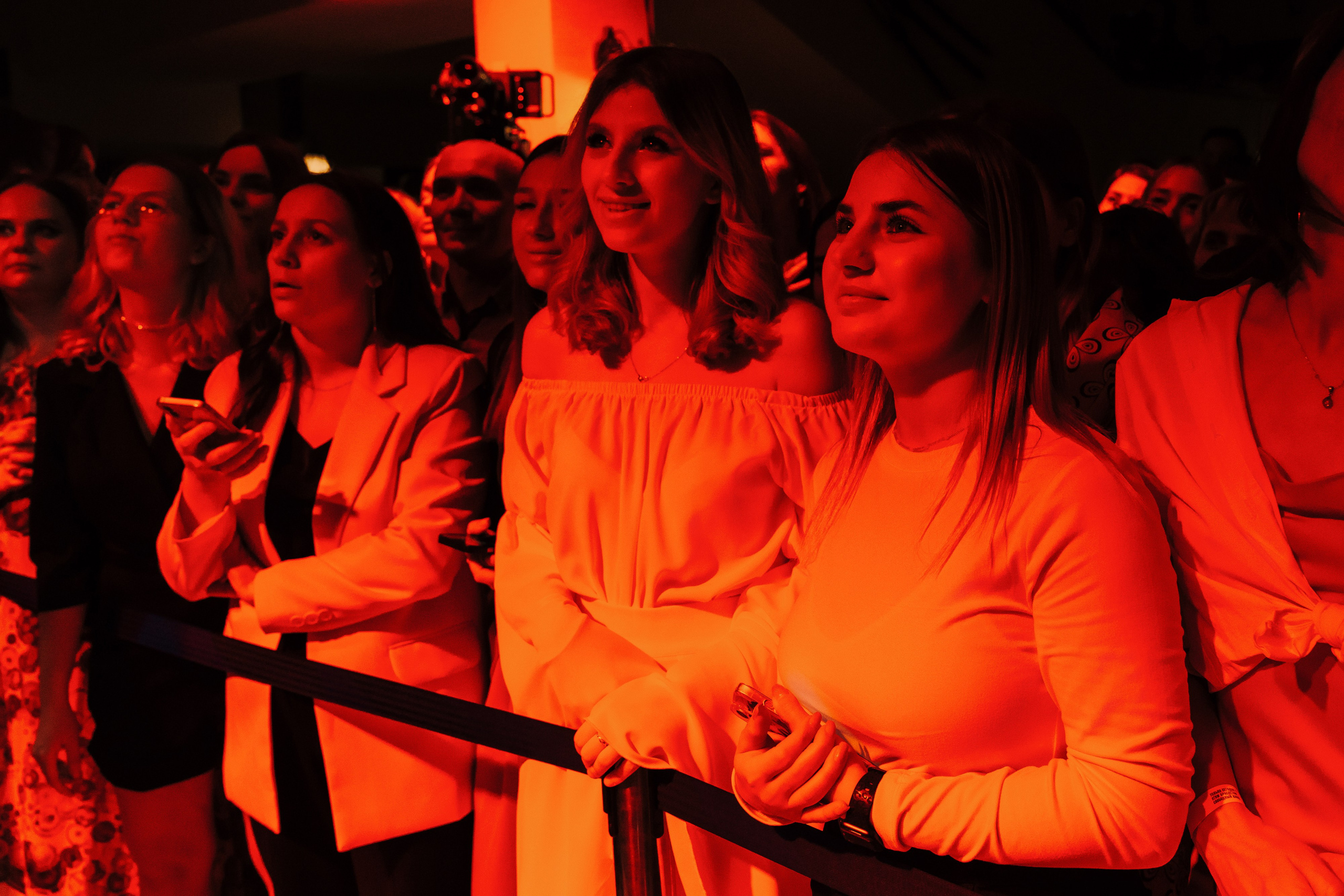 20 ЛЕТ МЕГАПОЛИС ЧЕЛЯБИНСК ХЕДЛАЙНЕР ЕЛКА. Репортажный фотограф Зуев Роман г. Челябинск