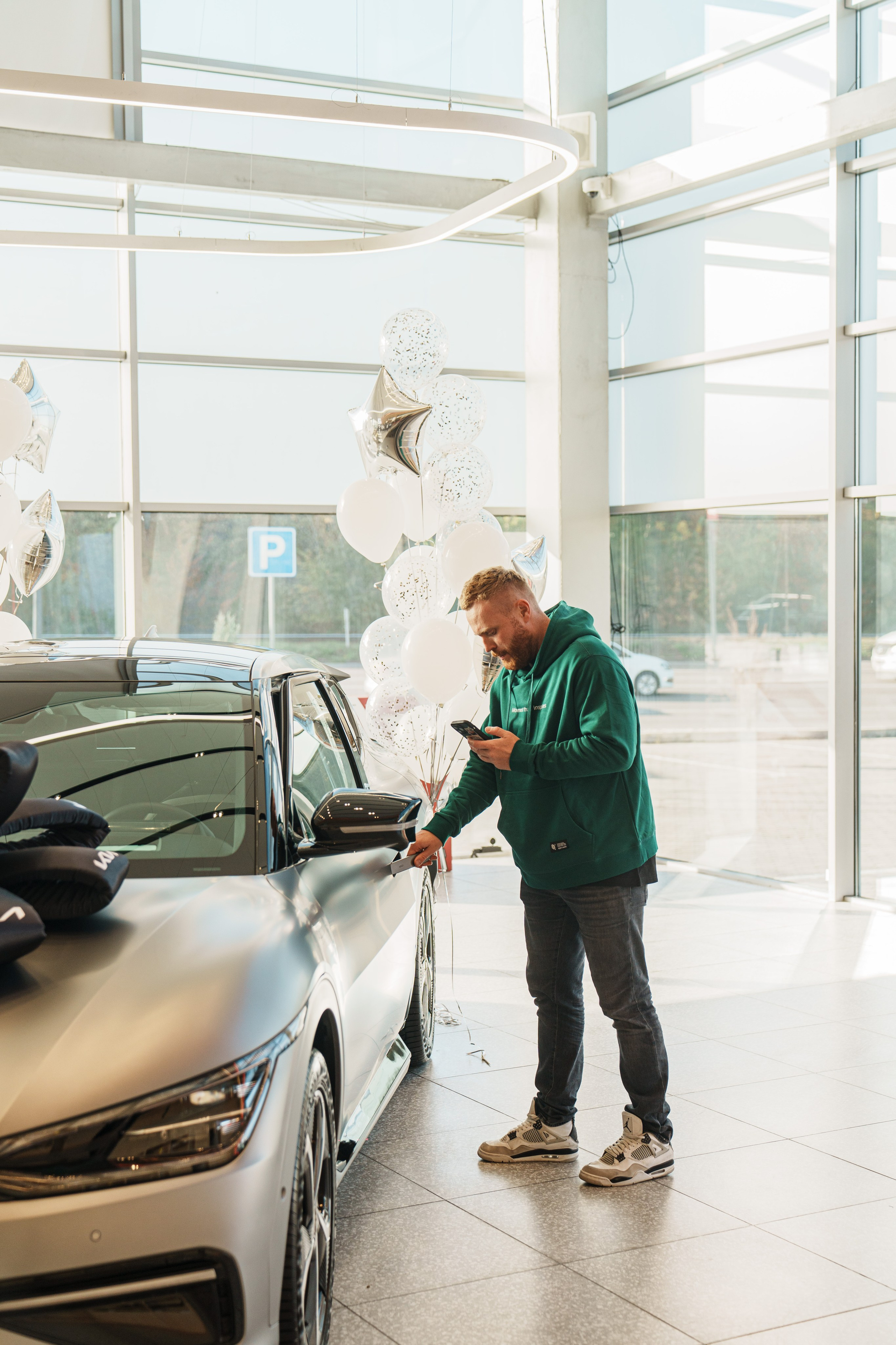 Kia EV6 Вручение Евгений Чебаткову. Фотограф TAULAN_1