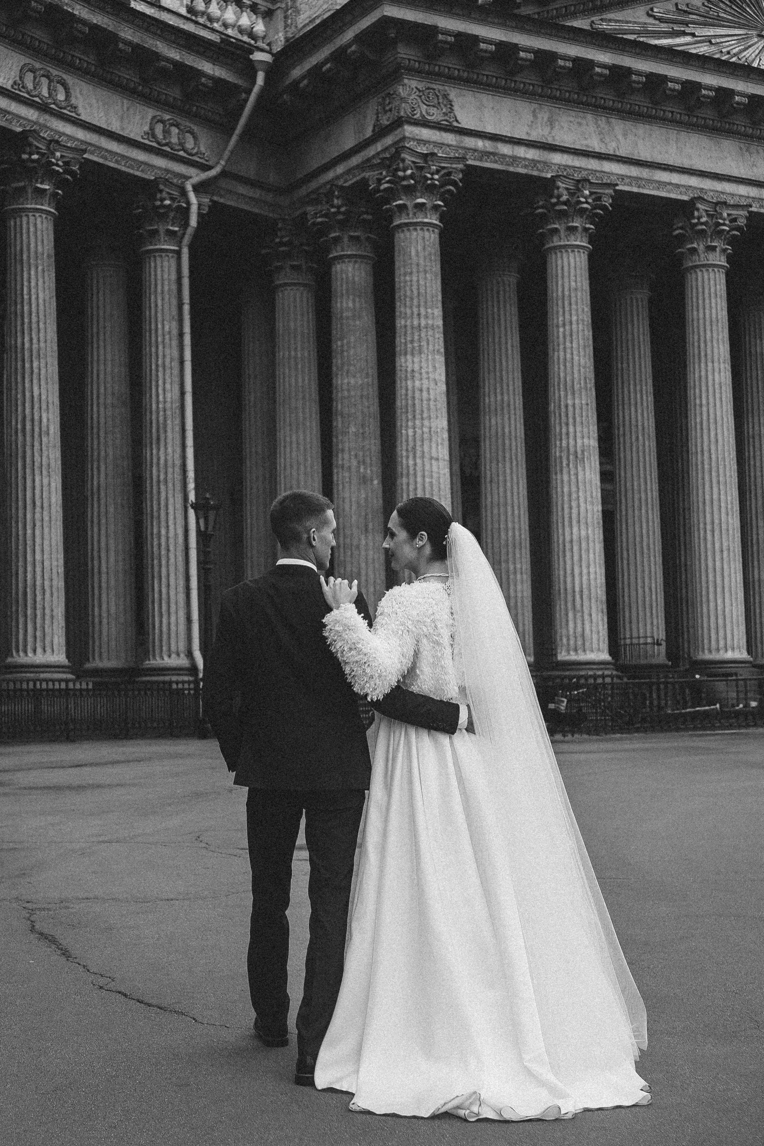 СВАДЕБНАЯ ПРОГУЛКА В САНТК-ПЕТЕРБУРГЕ (ИСАКИЕВСКИЙ СОБОР, ЗИМНЯЯ КАНАВКА, ЭРМИТАЖ И БОЛЬШАЯ МОРСКАЯ УЛИЦА). Профессиональный фотограф, Санкт-Петербург — Виктория Богомолова