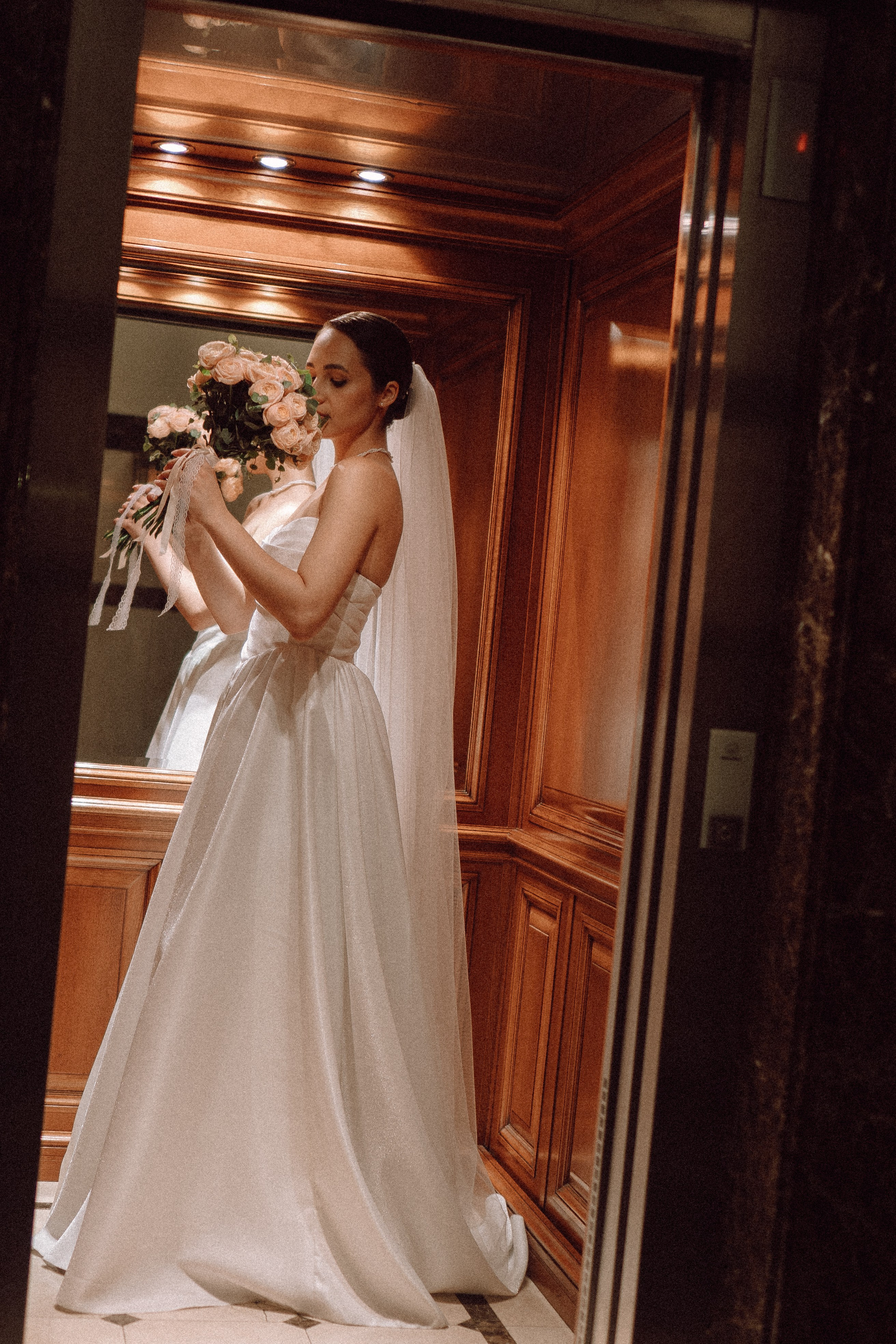 СВАДЕБНАЯ ПРОГУЛКА В САНТК-ПЕТЕРБУРГЕ (ИСАКИЕВСКИЙ СОБОР, ЗИМНЯЯ КАНАВКА, ЭРМИТАЖ И БОЛЬШАЯ МОРСКАЯ УЛИЦА). Профессиональный фотограф, Санкт-Петербург — Виктория Богомолова