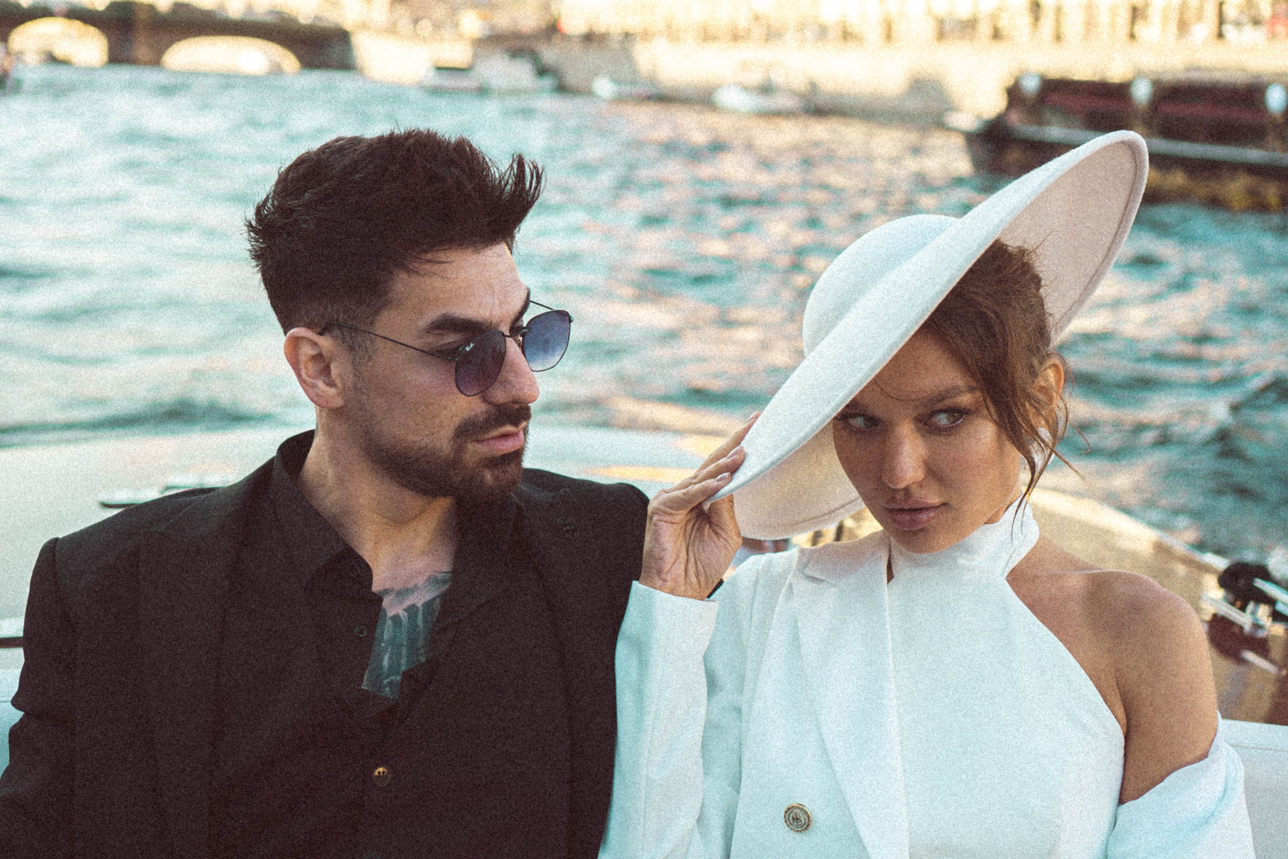 СВАДЕНБНАЯ СЬЕМКА НА КАТЕРЕ ПО КАНАЛАМ САНКТ-ПЕТЕРБУРГА И В АКВАТОРИИ НЕВЫ. Профессиональный фотограф, Санкт-Петербург — Виктория Богомолова