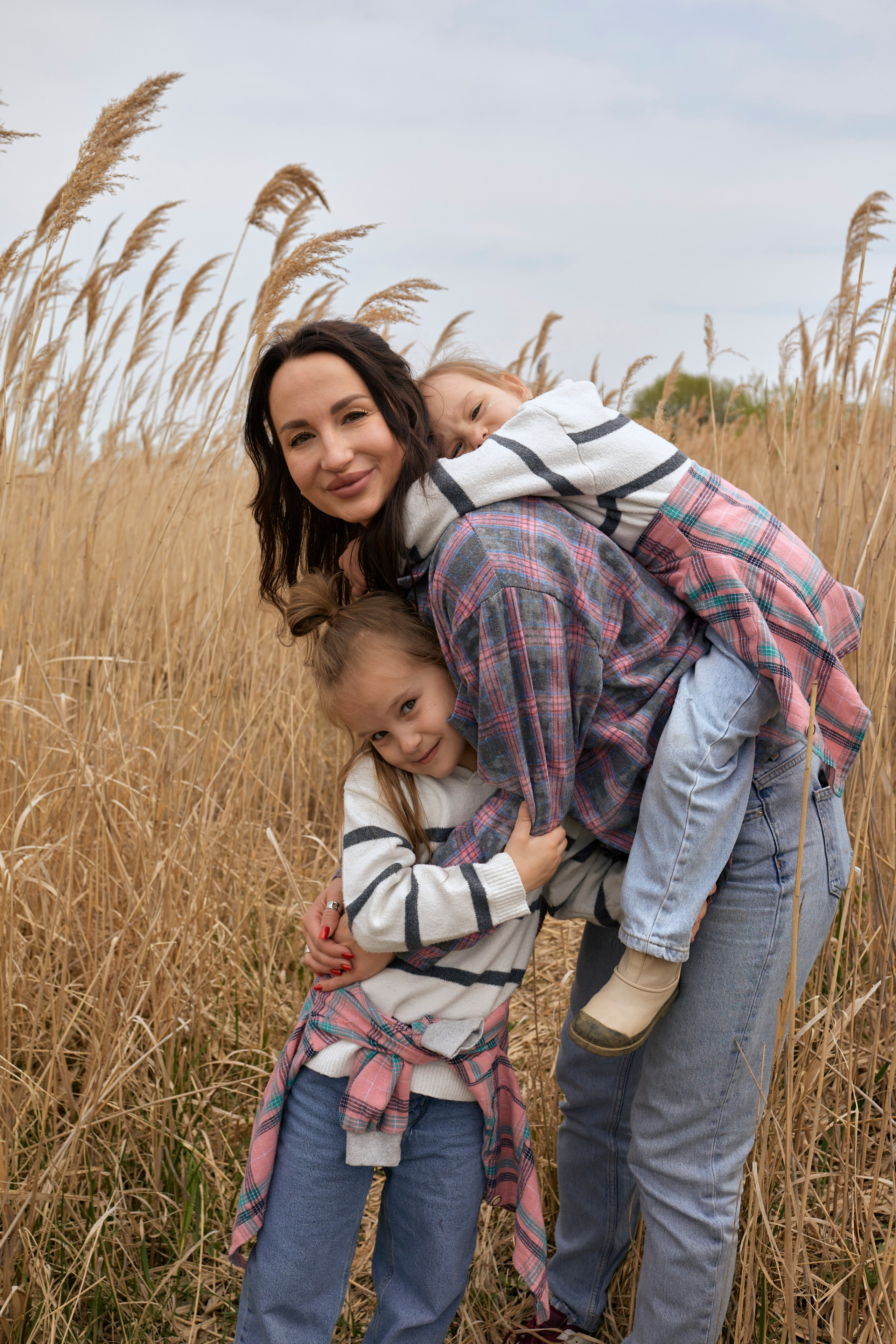 Алена и дочки. Фотограф Владивосток, семейные и индивидуальные съемки