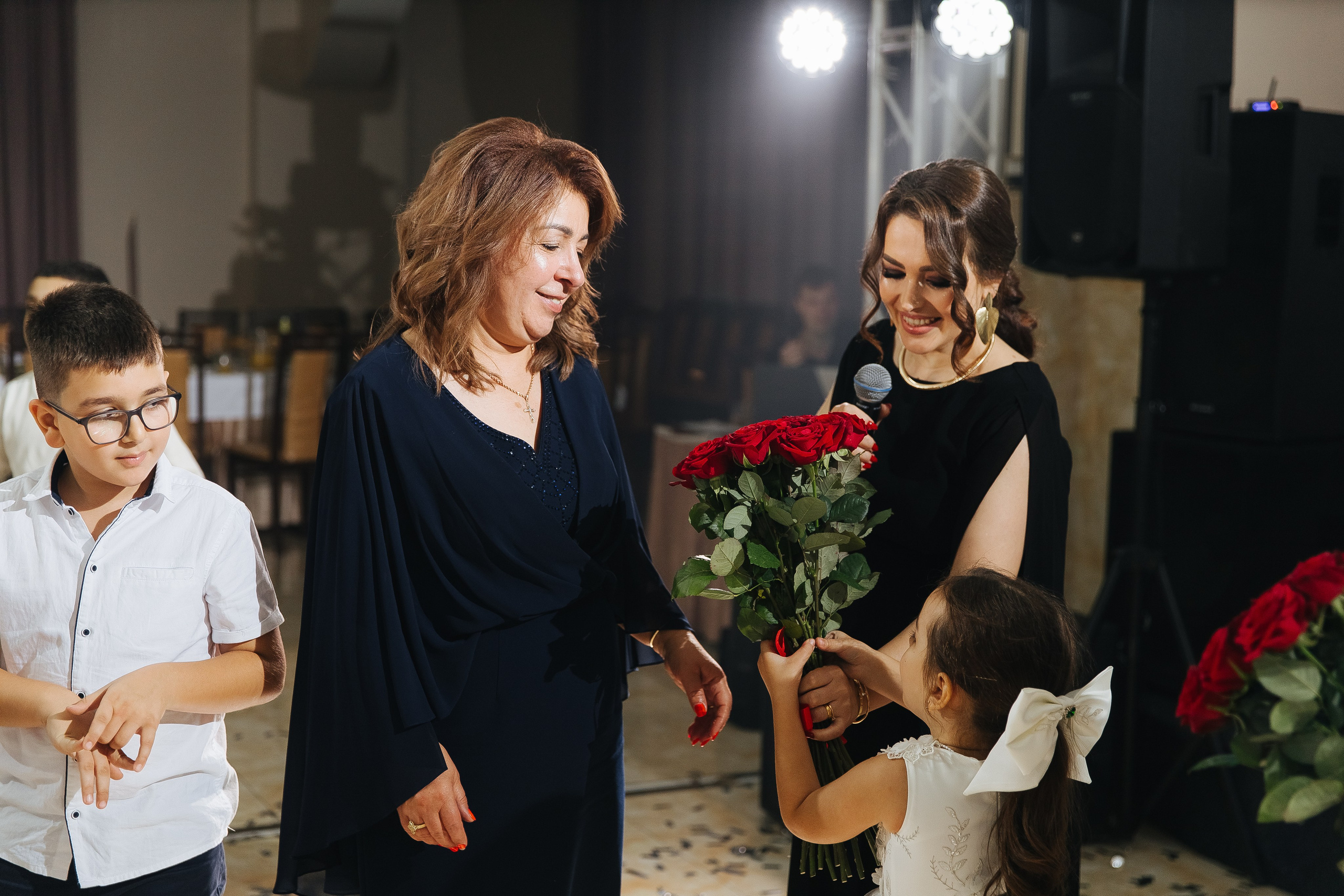 Ани и Назели. 35&5 День рождения, «Янтарь». Фотограф в Красноярске Надежда Воскресенская