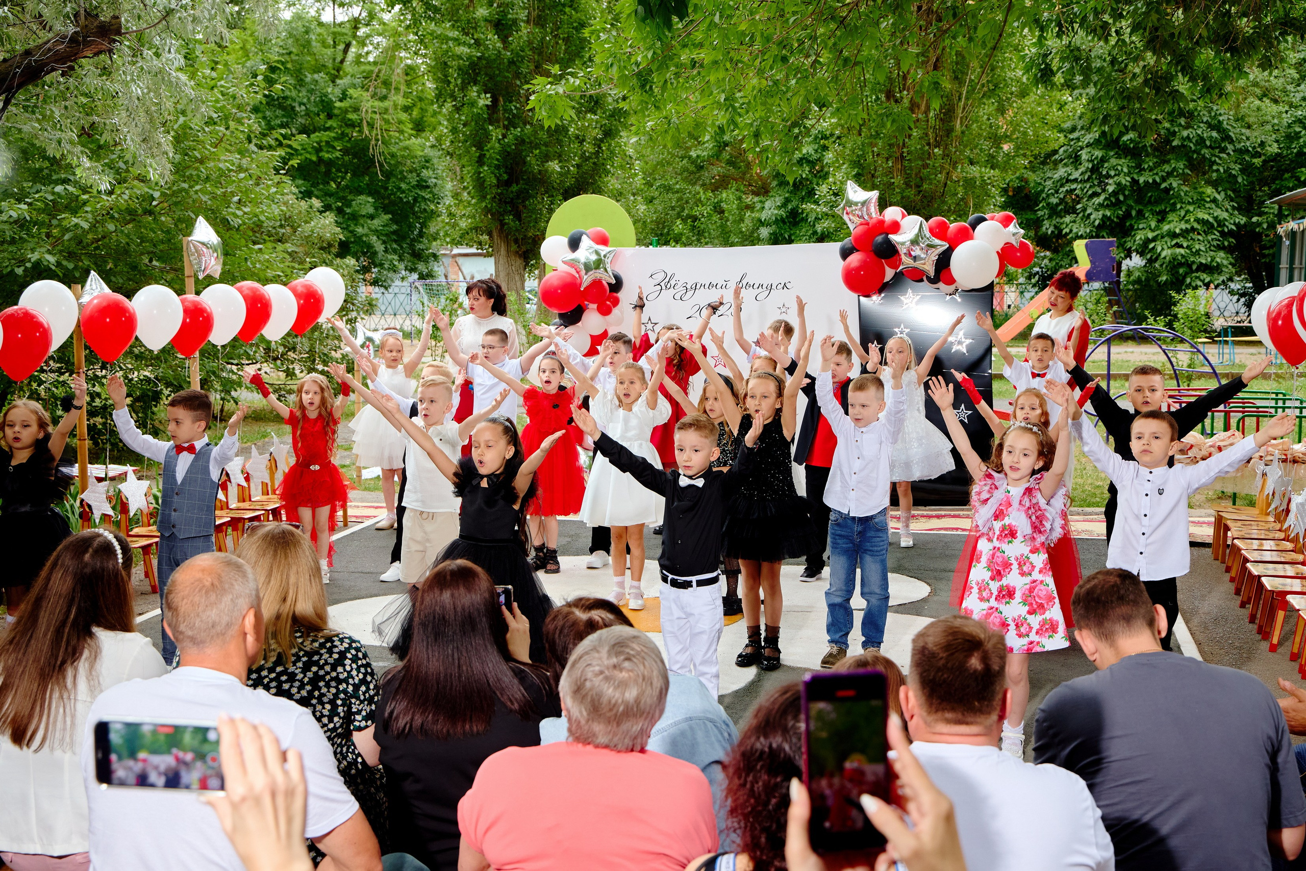 Выпускной 45 сад. Фотограф Выпускные альбомы Таганрог Сергей Коробченко