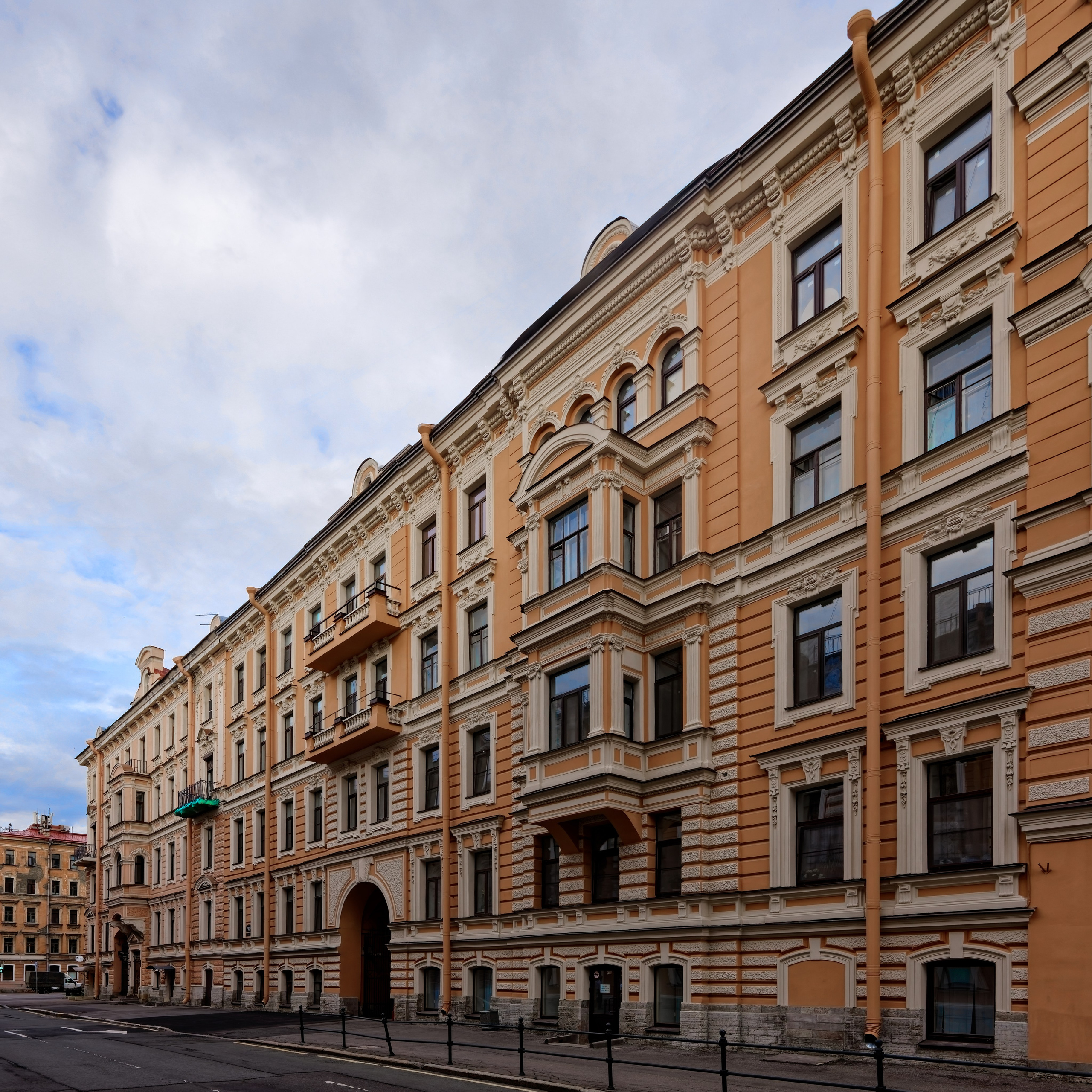 Санкт-Петербург, Невский проспект, дом 160. Доходный дом Парфеновых, 1880 год. Архитектор Григорий Алексеевич Соловьев.