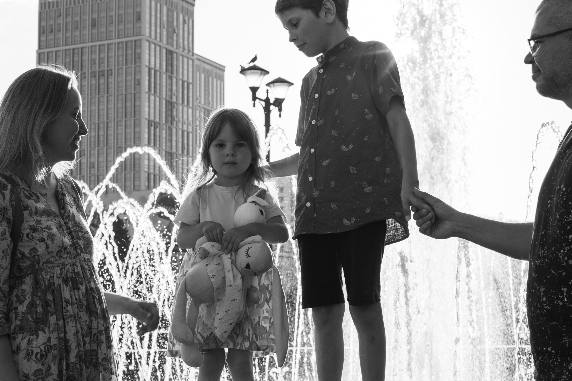 Вечерняя фотосессия у фонтанов в Новосибирске. Семейный фотограф в Новосибирске Инна Кузнецова