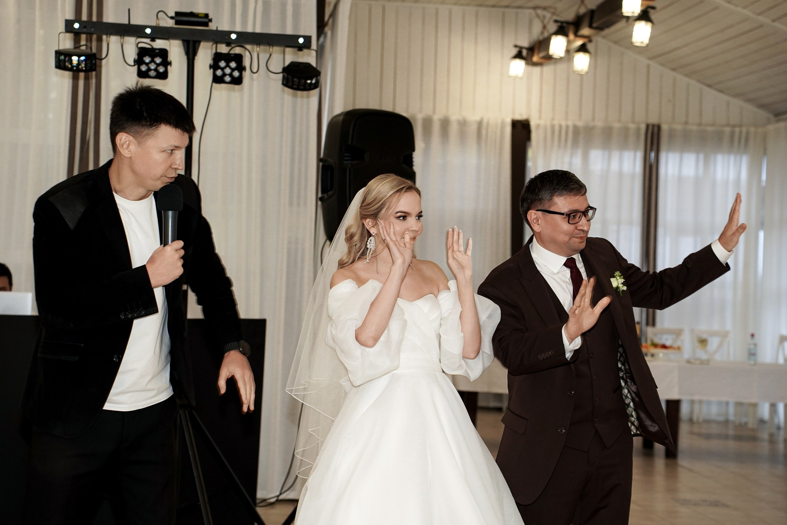 Свадебная фотосессия «4 часа». Отель Резиденция в Ростове-на-Дону. Кадры молодоженов на природе. Фотосессия банкета 1 час. Свадебный фотограф в Ростове-на-Дону. Таинство Крещения и Венчания, семейные фотосессии. Алёна Чёботова