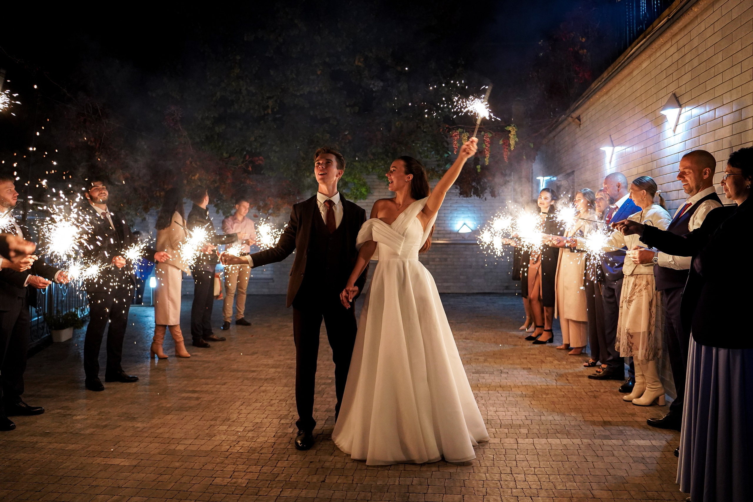 Свадебный банкет в беседке. Свадебный фотограф в Ростове-на-Дону. Таинство Крещения и Венчания, семейные фотосессии. Алёна Чёботова