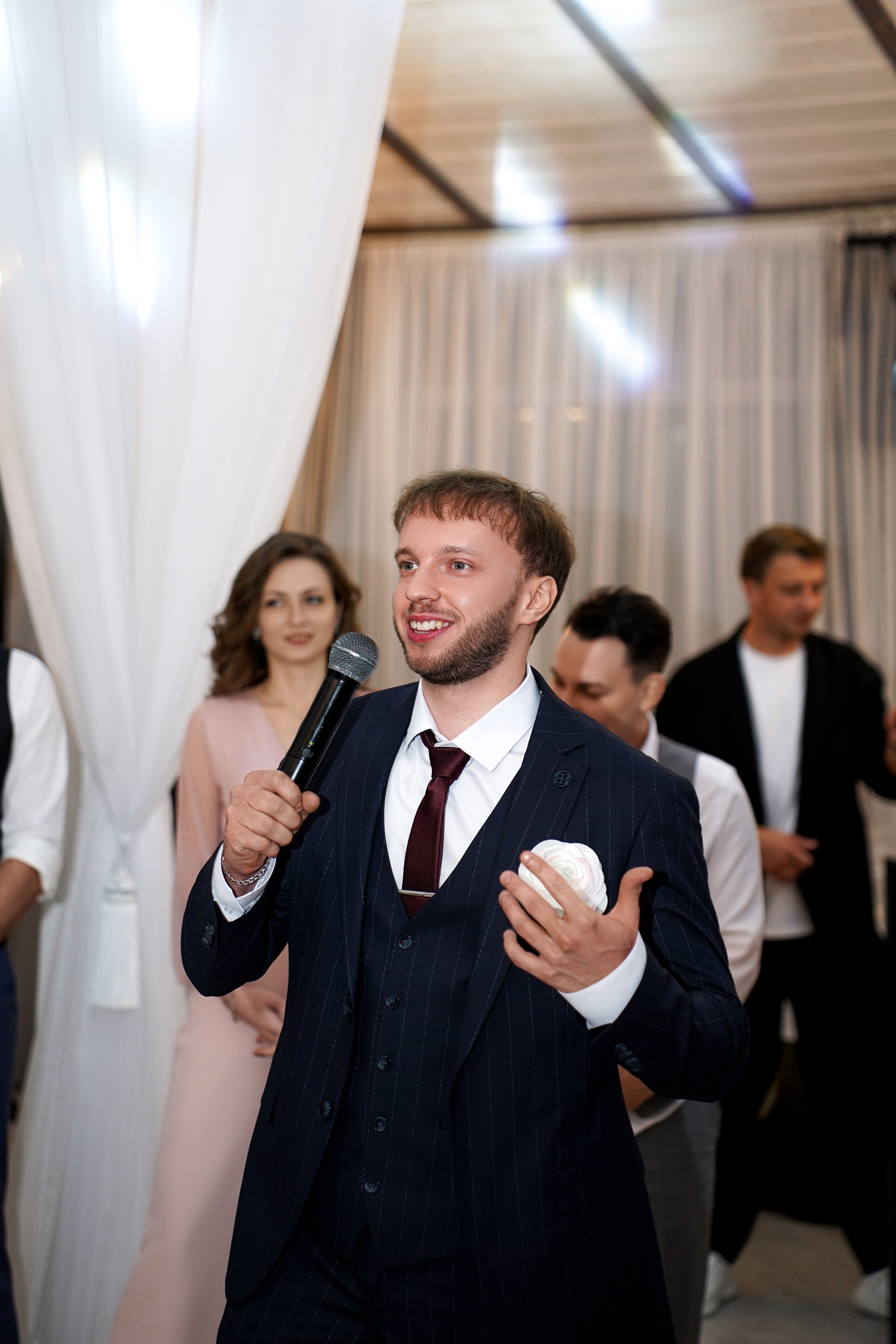 Свадебный банкет в беседке. Свадебный фотограф в Ростове-на-Дону. Таинство Крещения и Венчания, семейные фотосессии. Алёна Чёботова