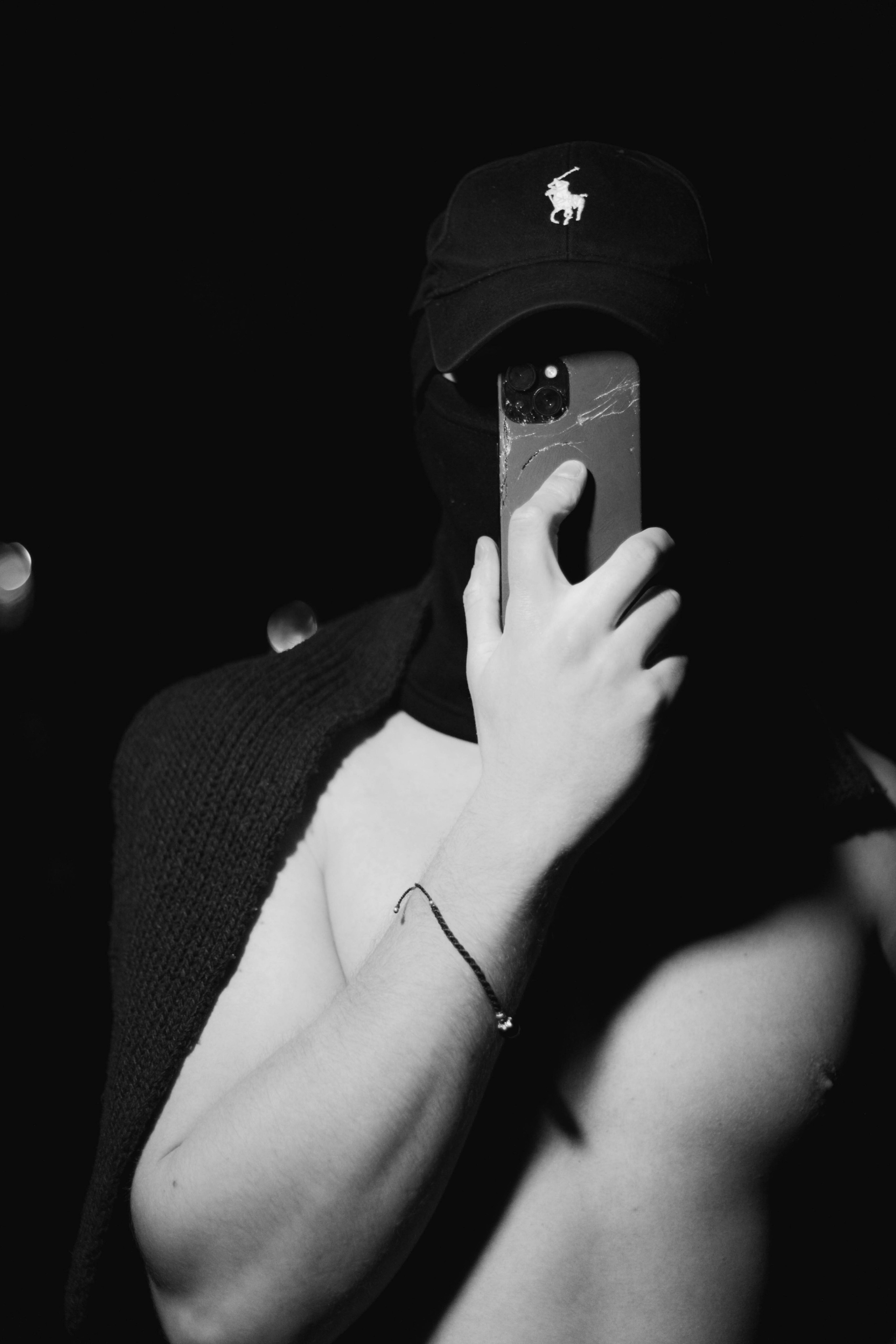 «Затянутая тишина: воспоминания прошлой жизни». Уличный фотограф Города N