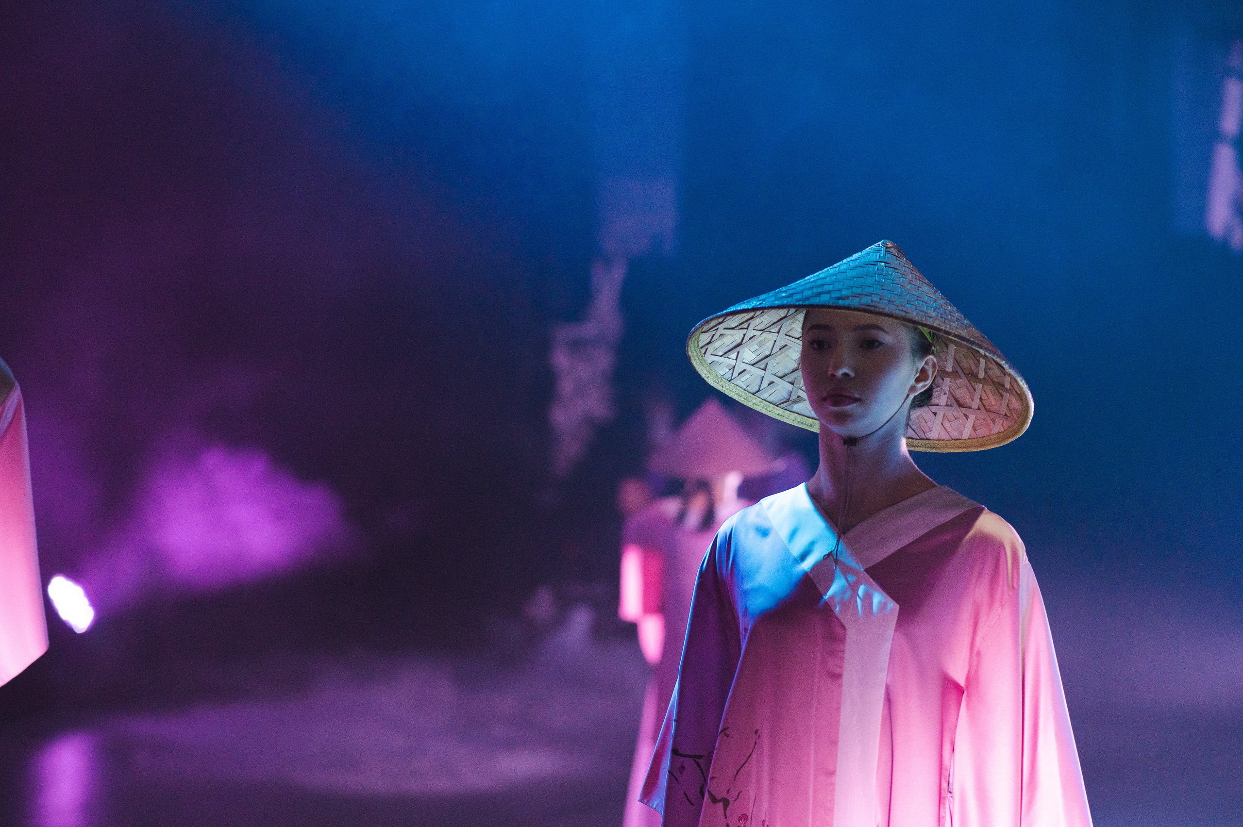 «ИДИ НА СВЕТ», ТХМ «Стиль». SASHA SKETCHER