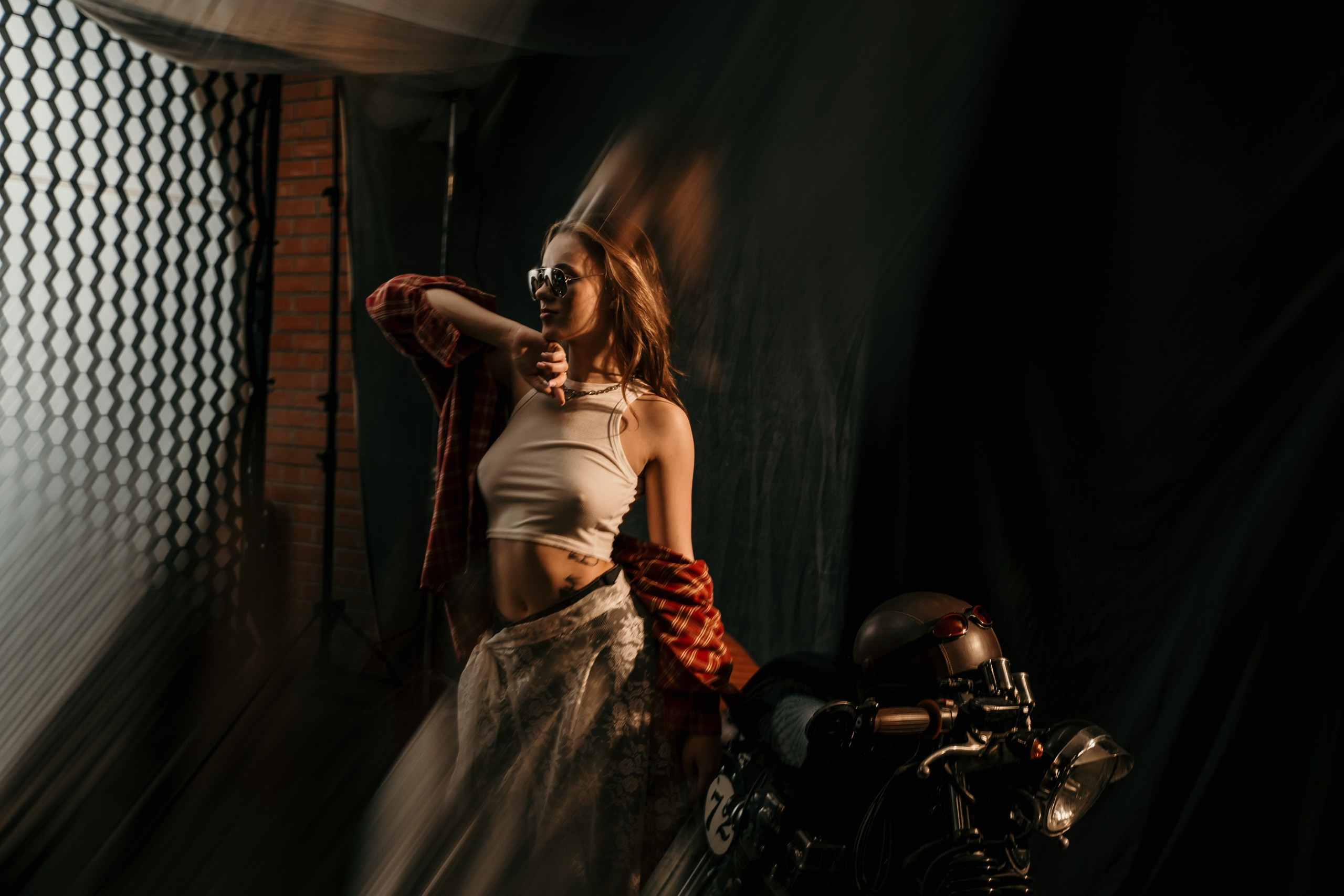 Фотосессия с мотоциклом в студии в Санкт-Петербурге. Свадебный, семейный, портретный, репортажный фотограф в Санкт-Петербурге