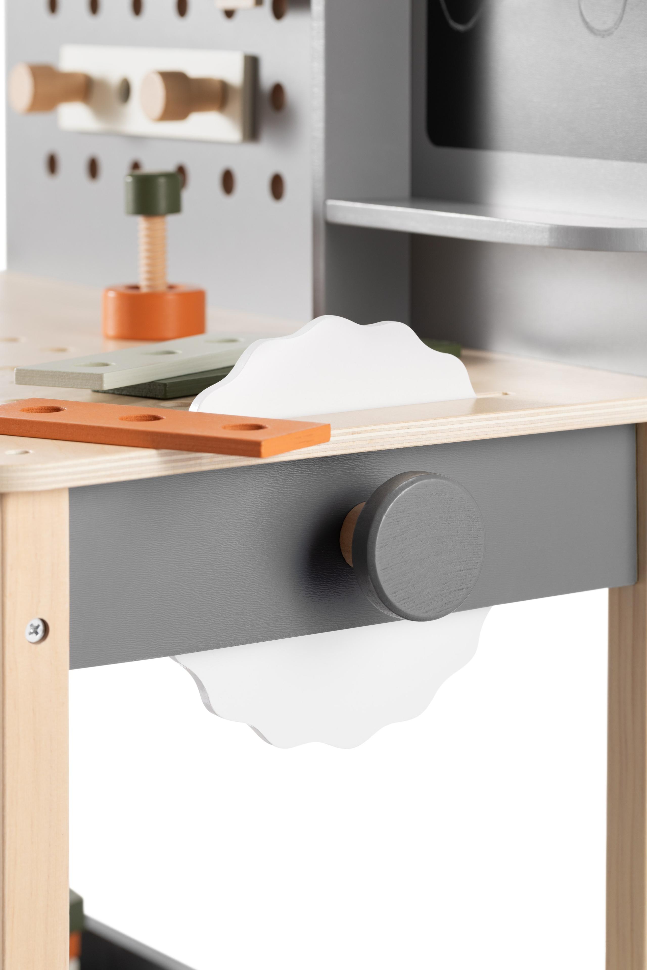 Детский верстак Junion. Олег Дмитриев