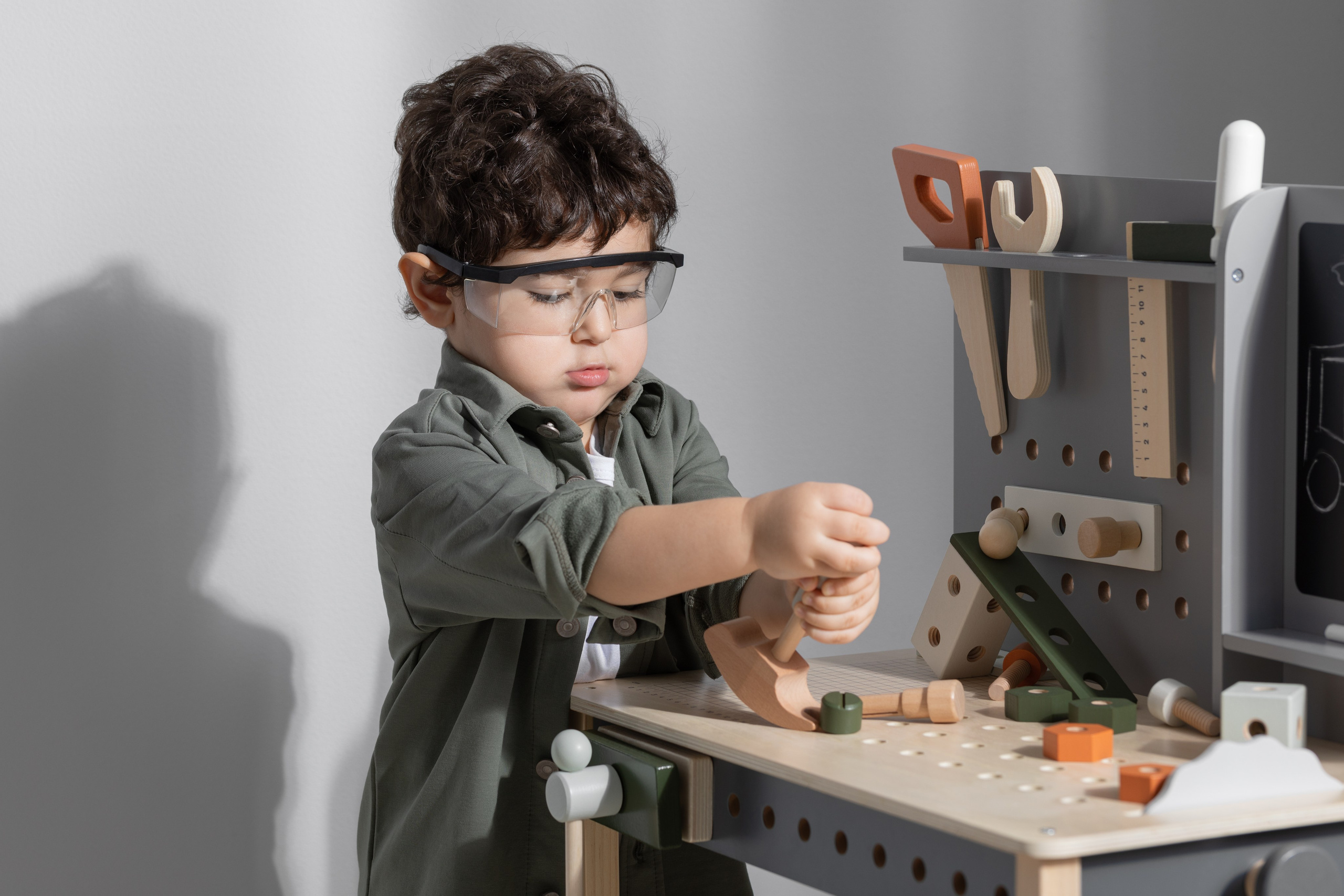 Детский верстак Junion. Олег Дмитриев