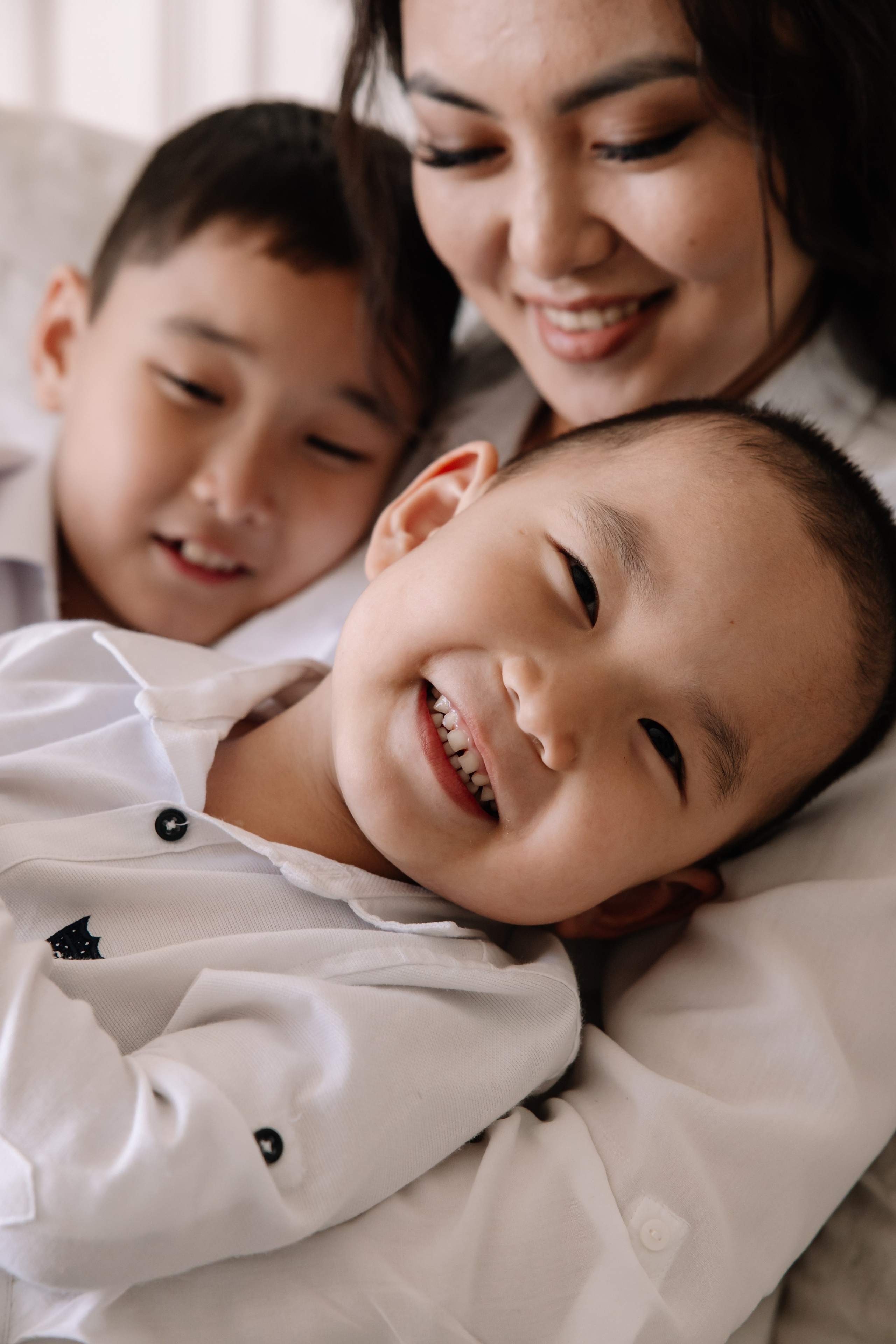 Семейная фотосессия в студии. Свадебный и семейный фотограф в Элисте Лиджик Сарлов