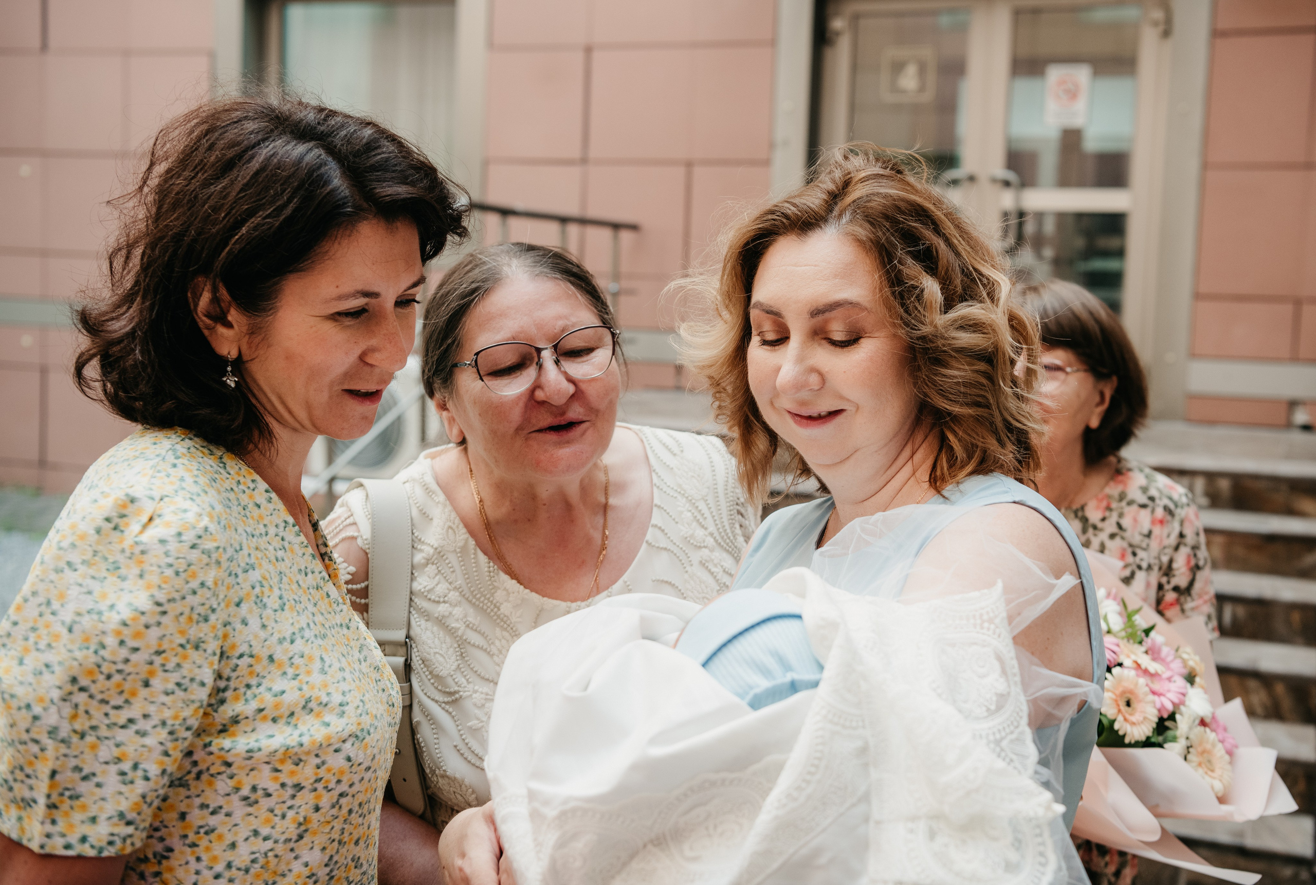 Выписка Андрюши. «Мать и дитя» на Севастопольском. Фотограф на выписку из роддома в Москве и МО