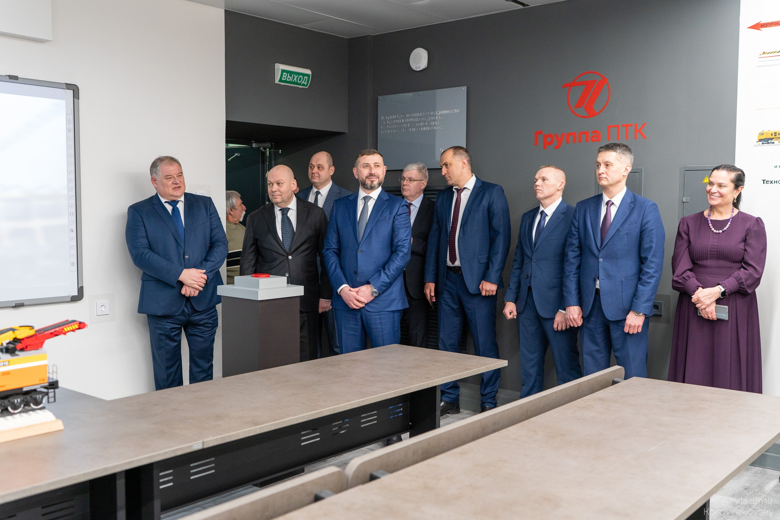 Открытие лабораторий. Фотограф Владимир Коровяковский