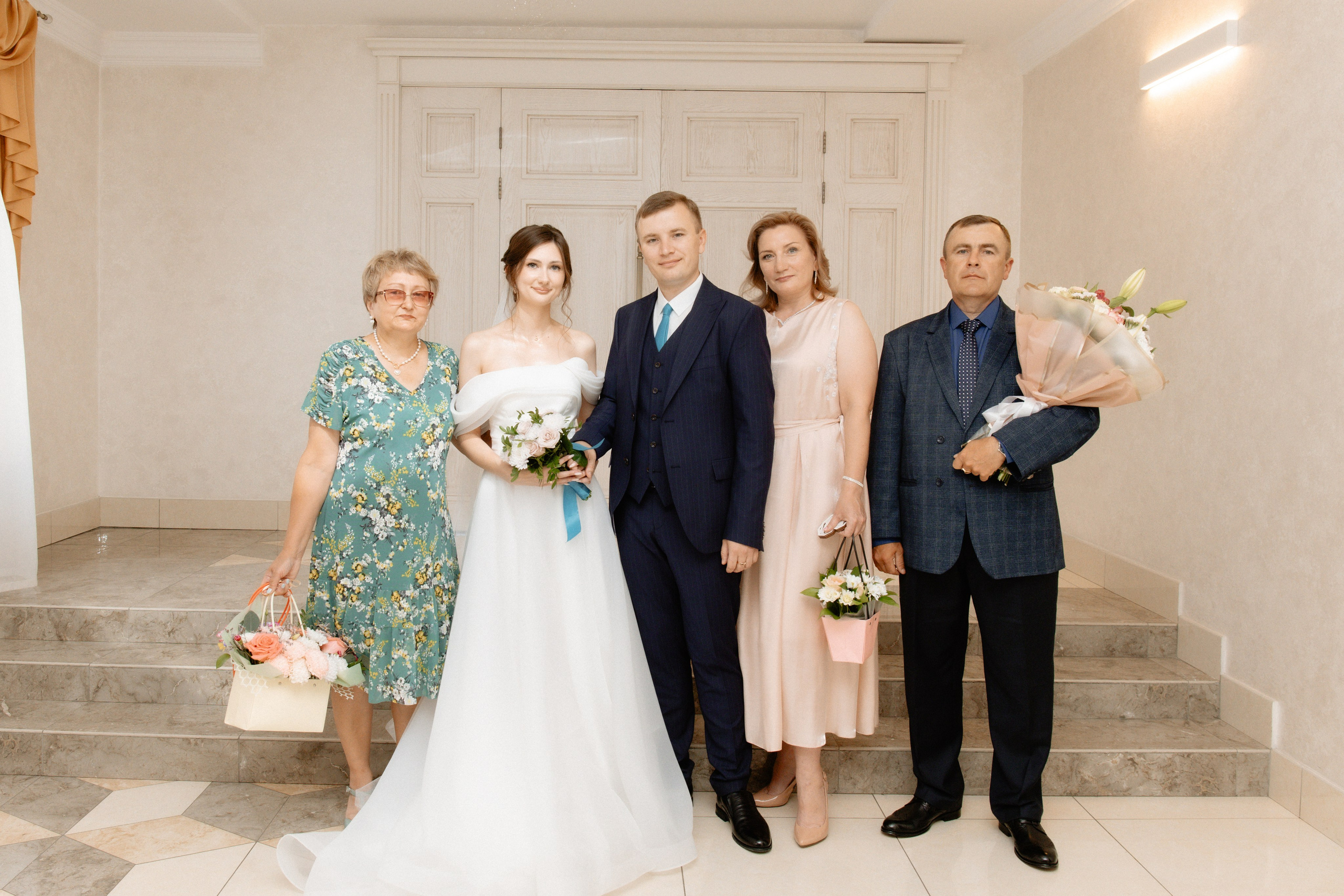 Гайд-путеводитель по Центральному ЗАГСу. Свадебный и портретный фотограф в Новосибирске Любовь Исакова