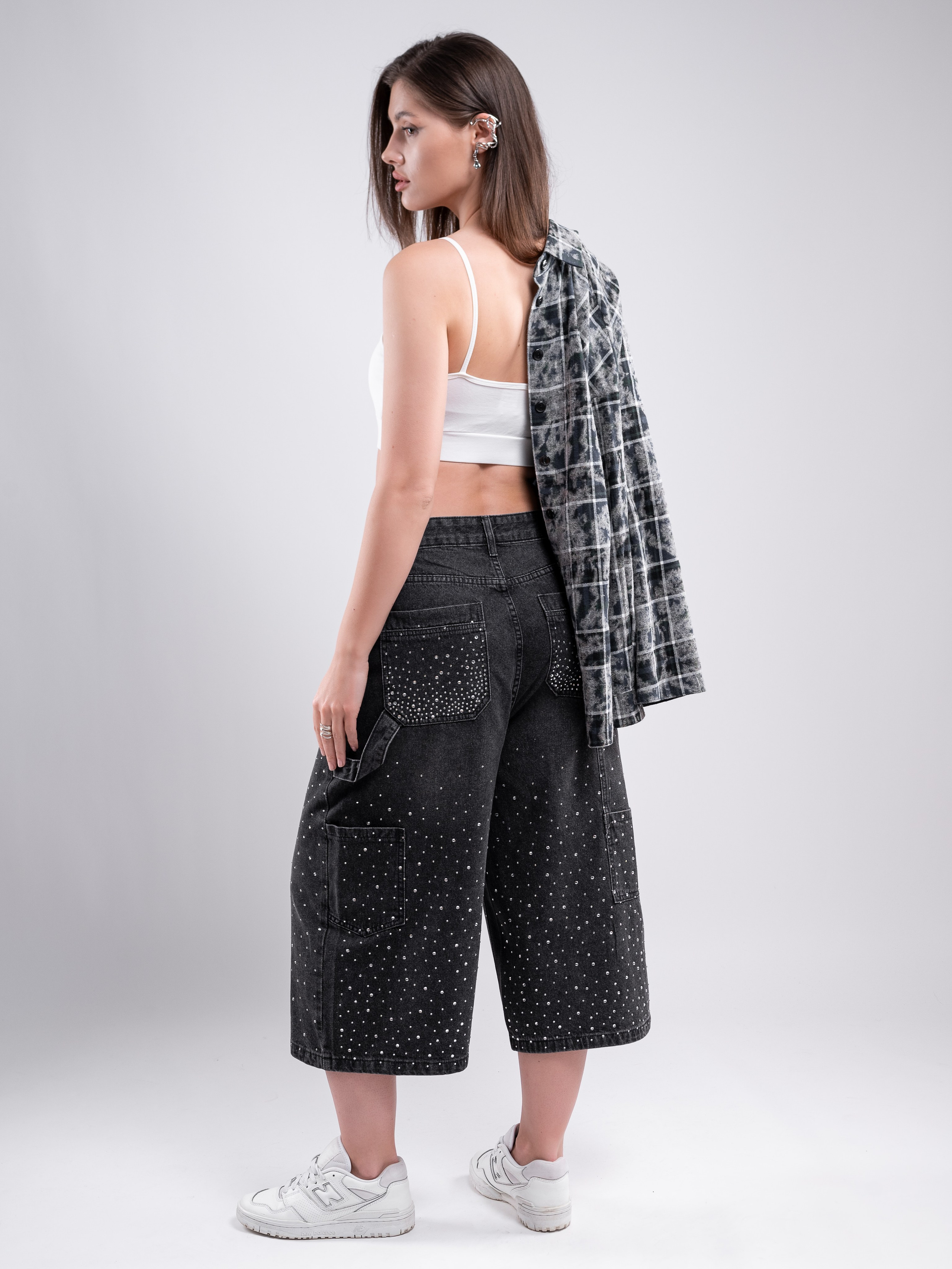 Джинсовые бриджи. Предметный фотограф, фото для маркетплейсов Пятигорск, КМВ