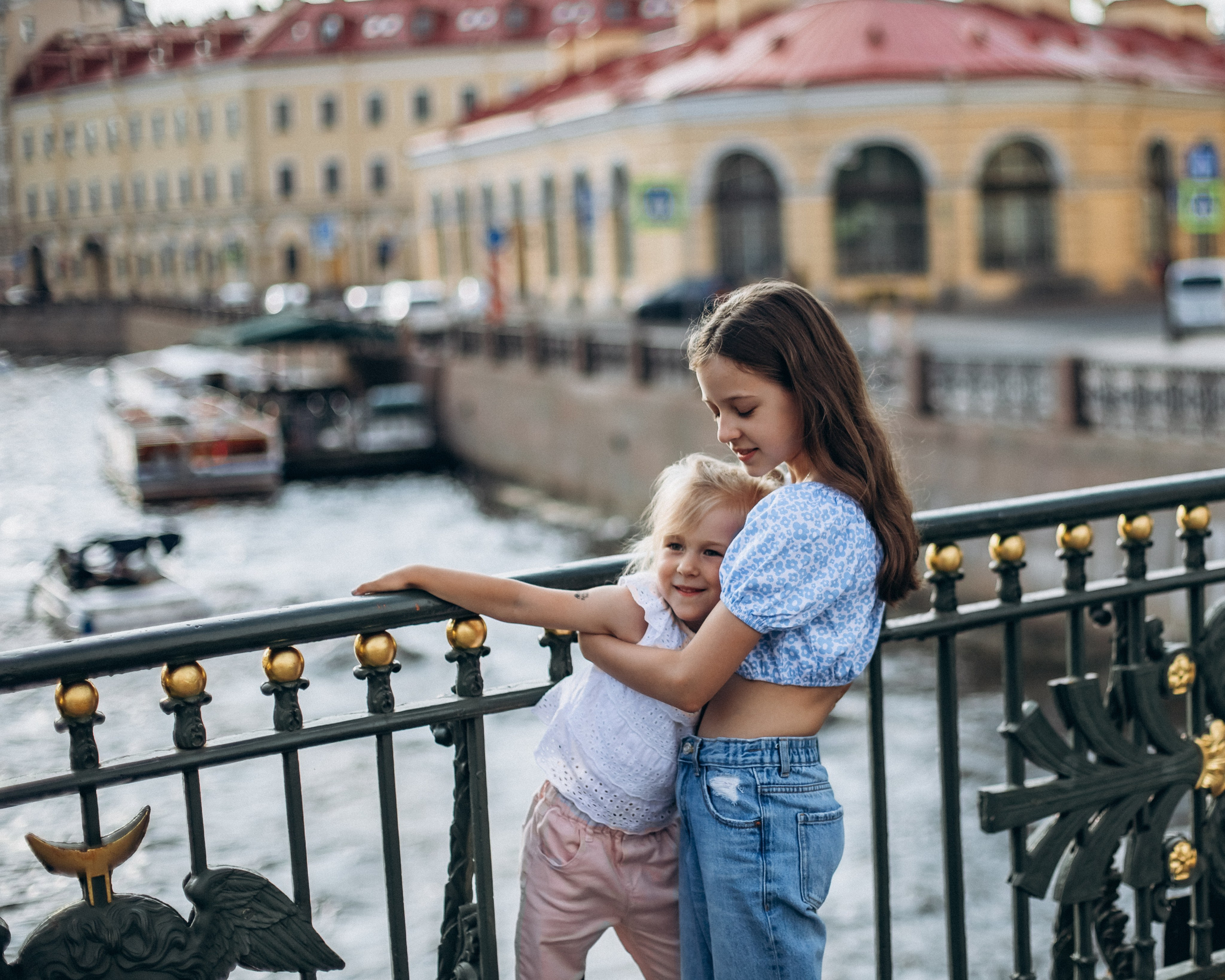 Дарья с семьей в июне. Фотопрогулка в Петербурге. Индивидуальный и семейный фотограф в Санкт-Петербурге