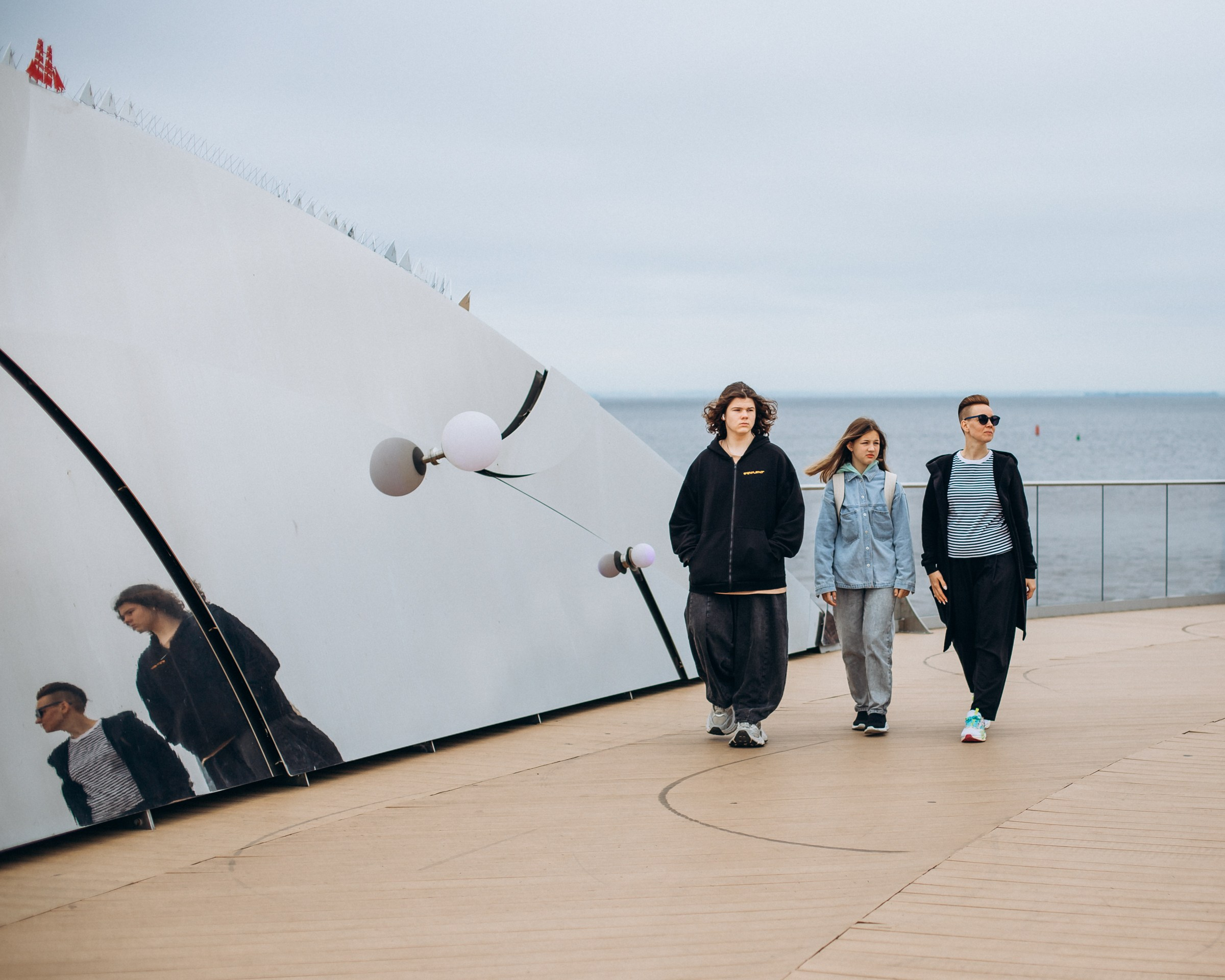 Катерина с детьми в июле. Фотопрогулка в Петербурге. Индивидуальный и семейный фотограф в Санкт-Петербурге