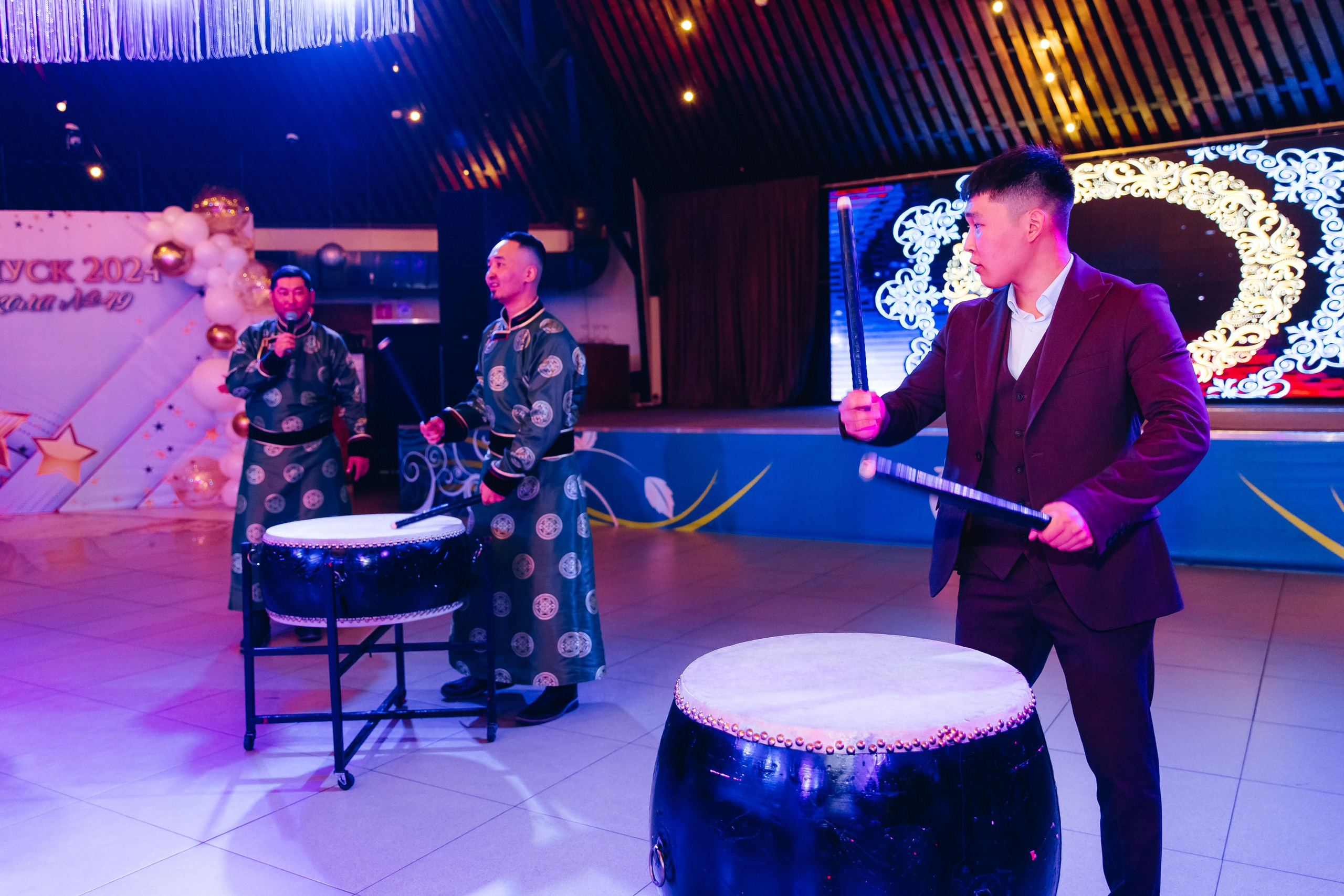 Выпускной вечер. 49 школа. Баран на корове. Свадебный и семейный фотограф в Улан-Удэ