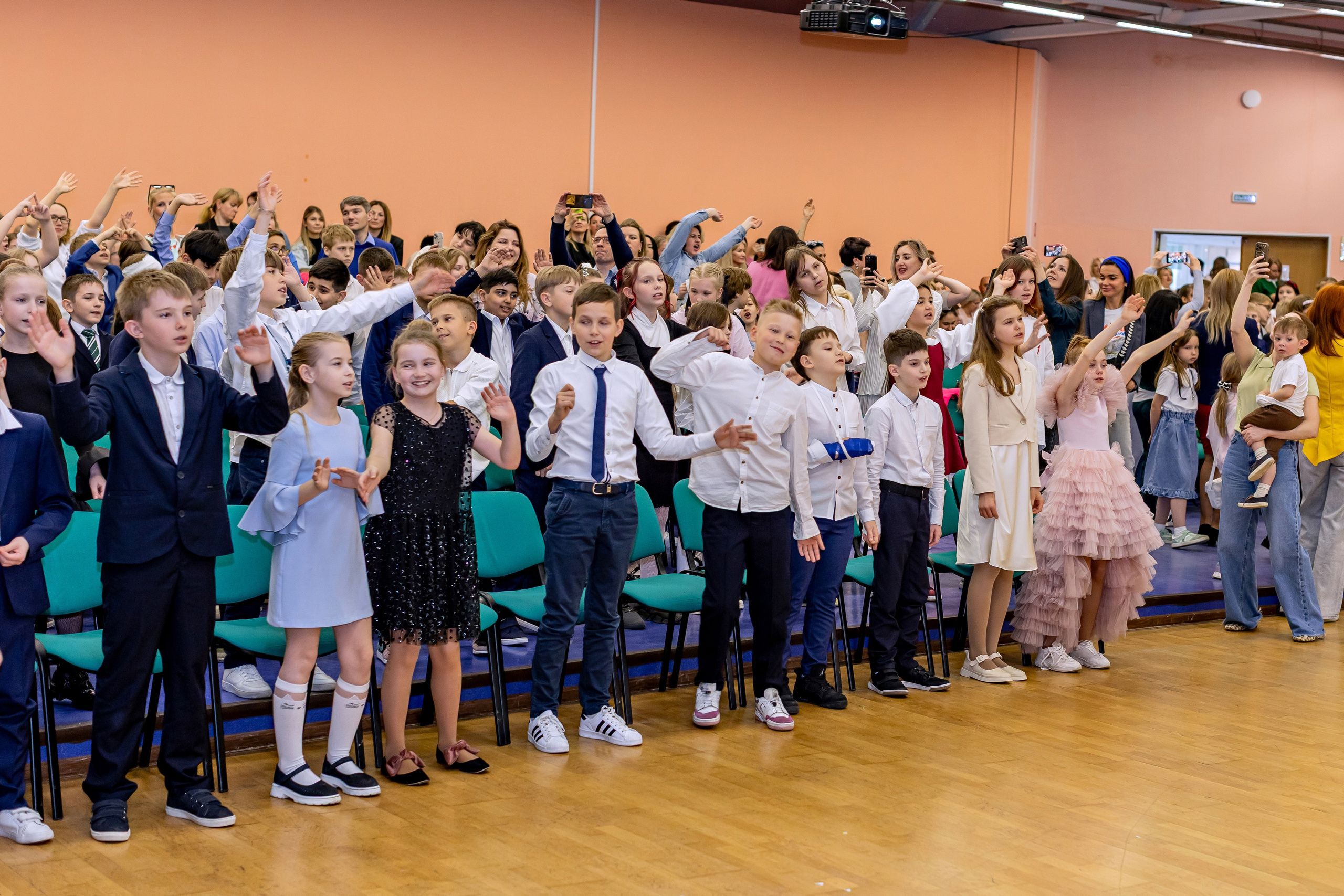 Выпускной праздник в начальной школе. Фотограф и видеограф Москва. Свадебный фотограф, видеограф. Выпускные альбомы. Оживающие альбомы