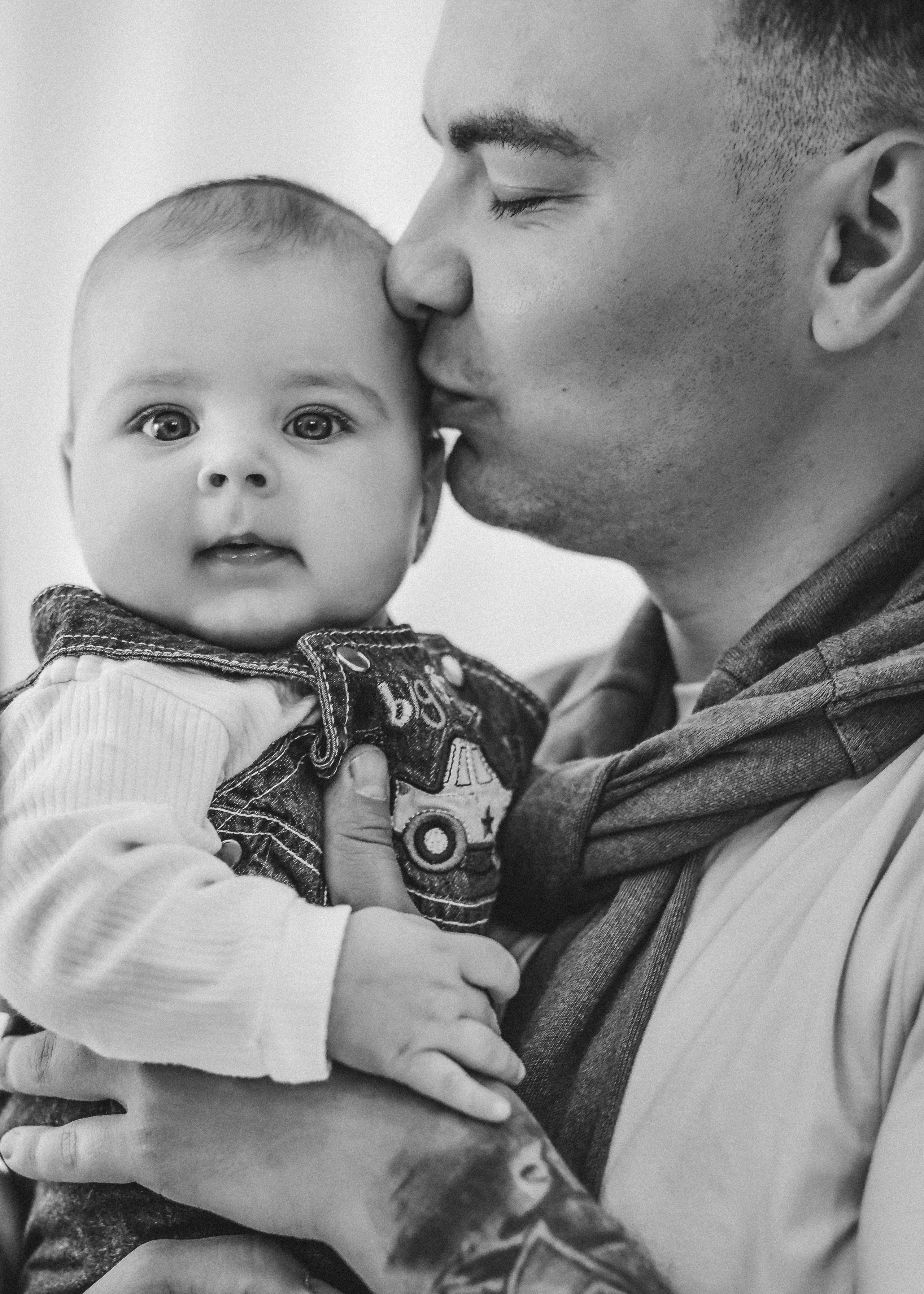 Семейная фотосессия в студии. Свадебный и портретный фотограф lifestyle